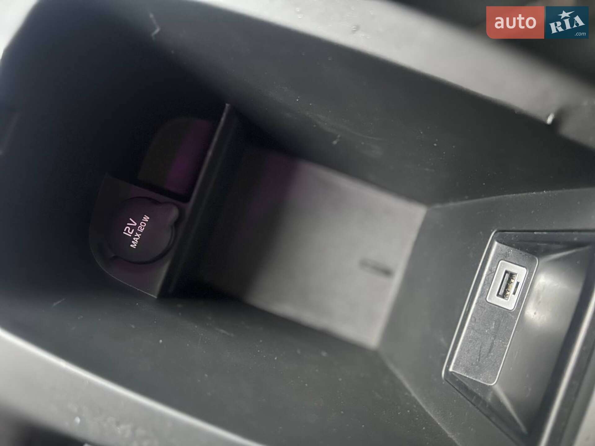 Volvo V40 2018 VIN YV1MZ32V0K2178716 фото оголошення 33 з 48