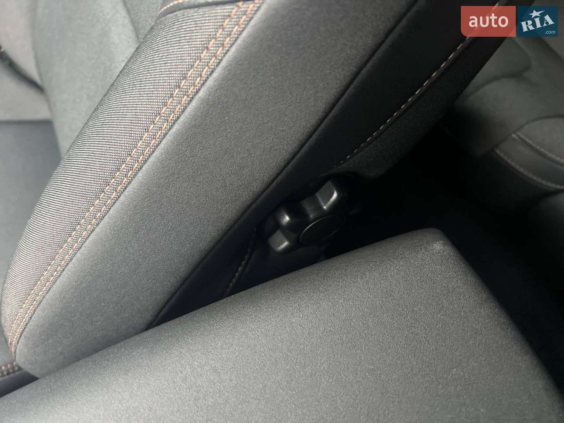 Volvo V40 2018 VIN YV1MZ32V0K2178716 фото оголошення 34 з 48