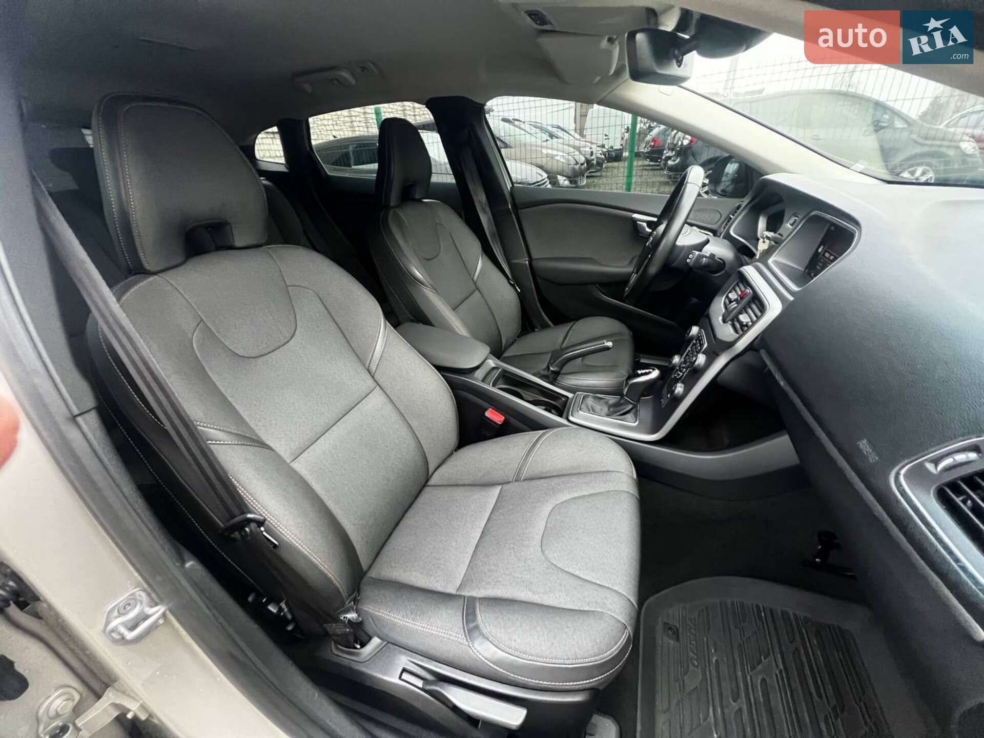 Volvo V40 2018 VIN YV1MZ32V0K2178716 фото оголошення 37 з 48