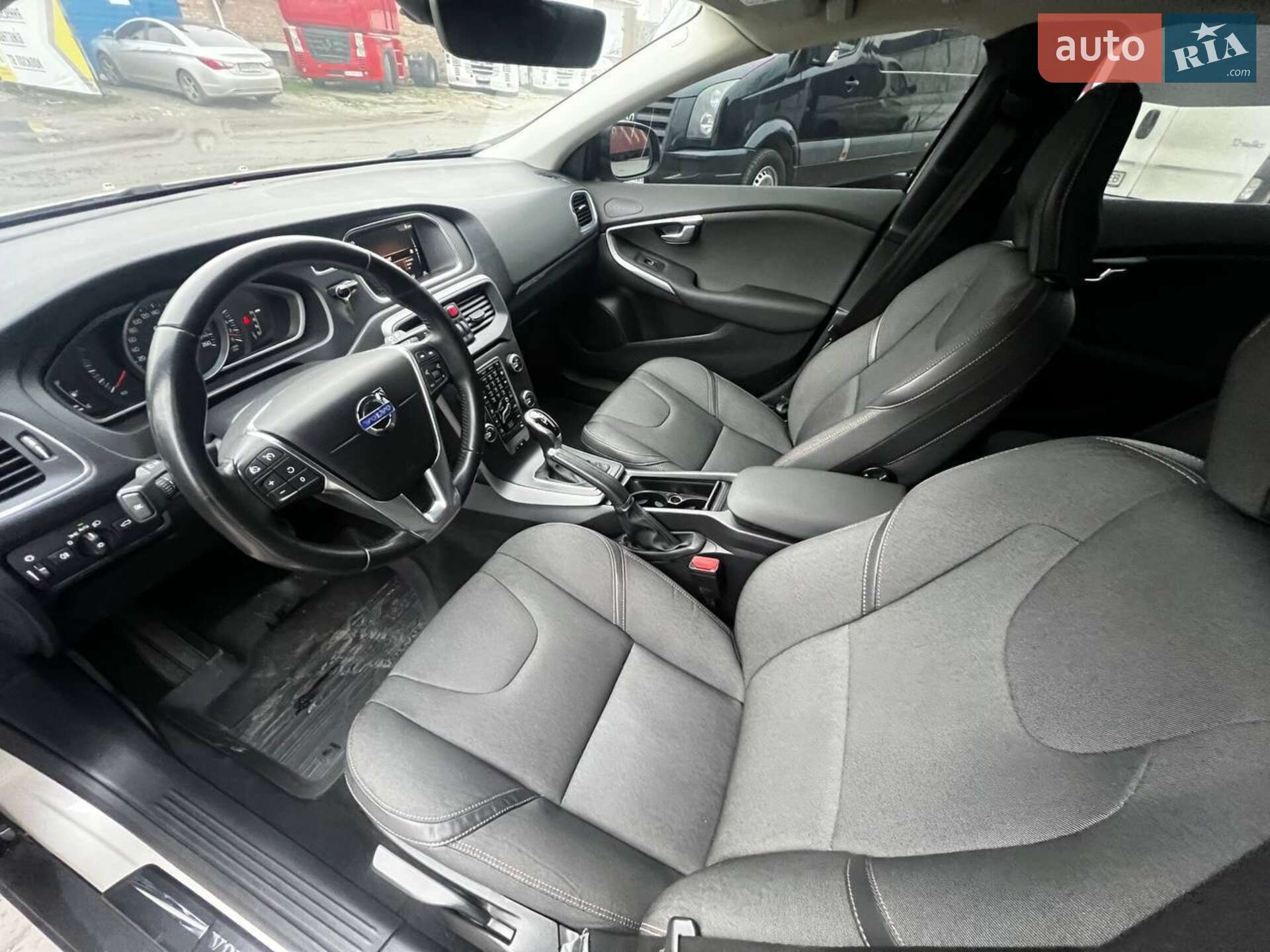Volvo V40 2018 VIN YV1MZ32V0K2178716 фото оголошення 36 з 48