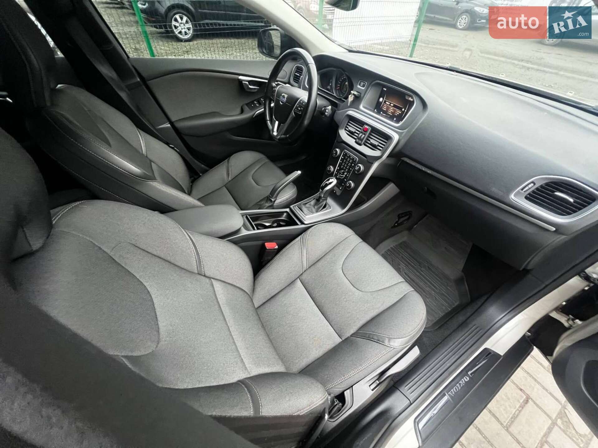 Volvo V40 2018 VIN YV1MZ32V0K2178716 фото оголошення 38 з 48