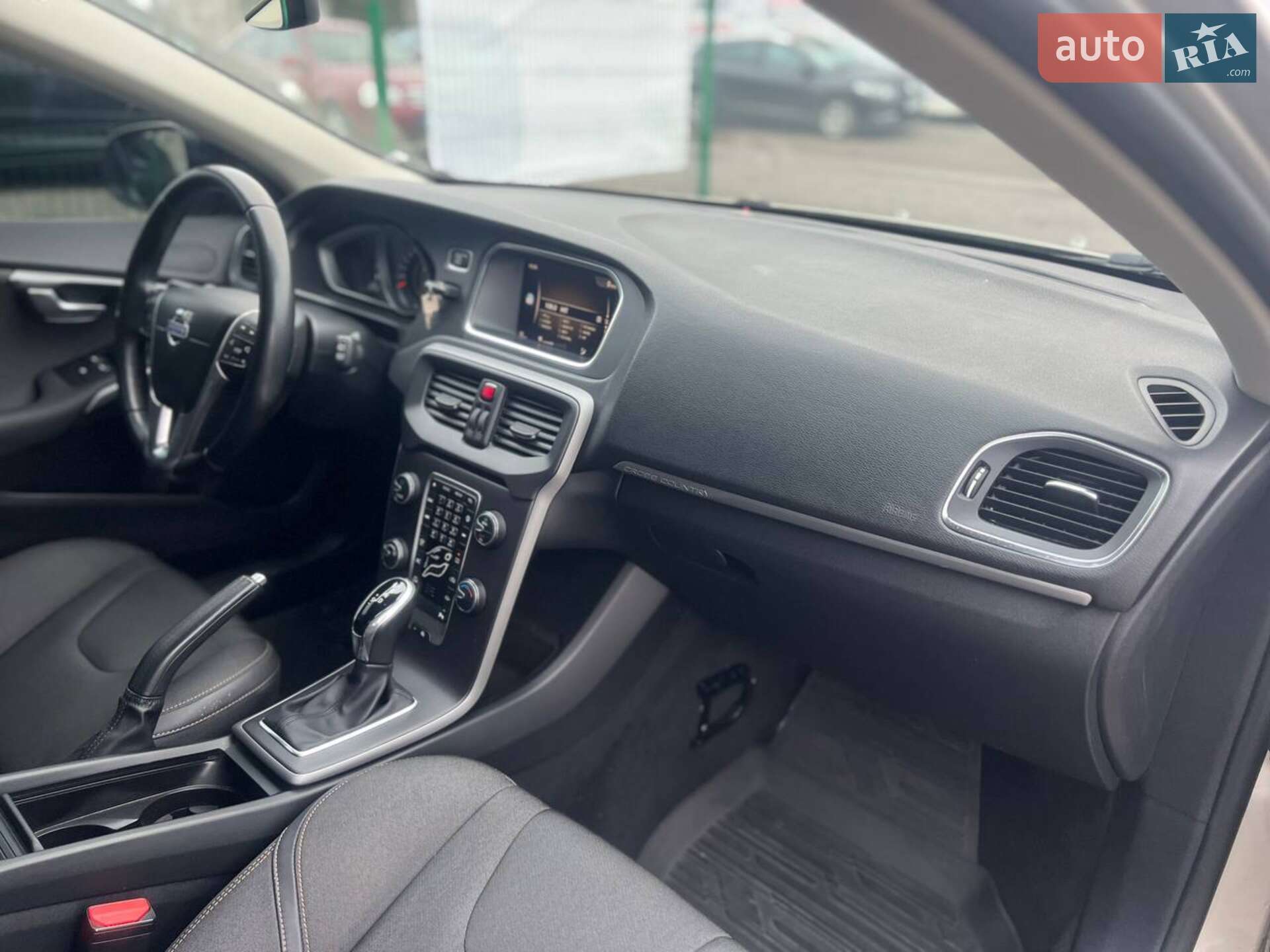 Volvo V40 2018 VIN YV1MZ32V0K2178716 фото оголошення 39 з 48