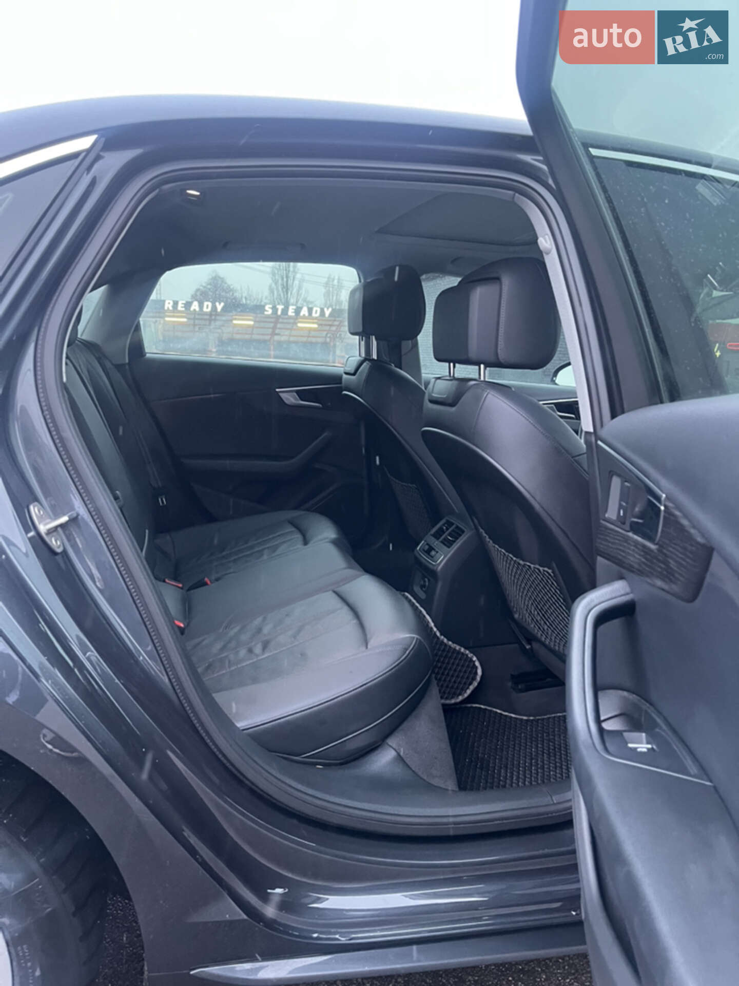 Audi A4 2018 VIN WAUDNAF48KA030893 фото оголошення 7 з 17