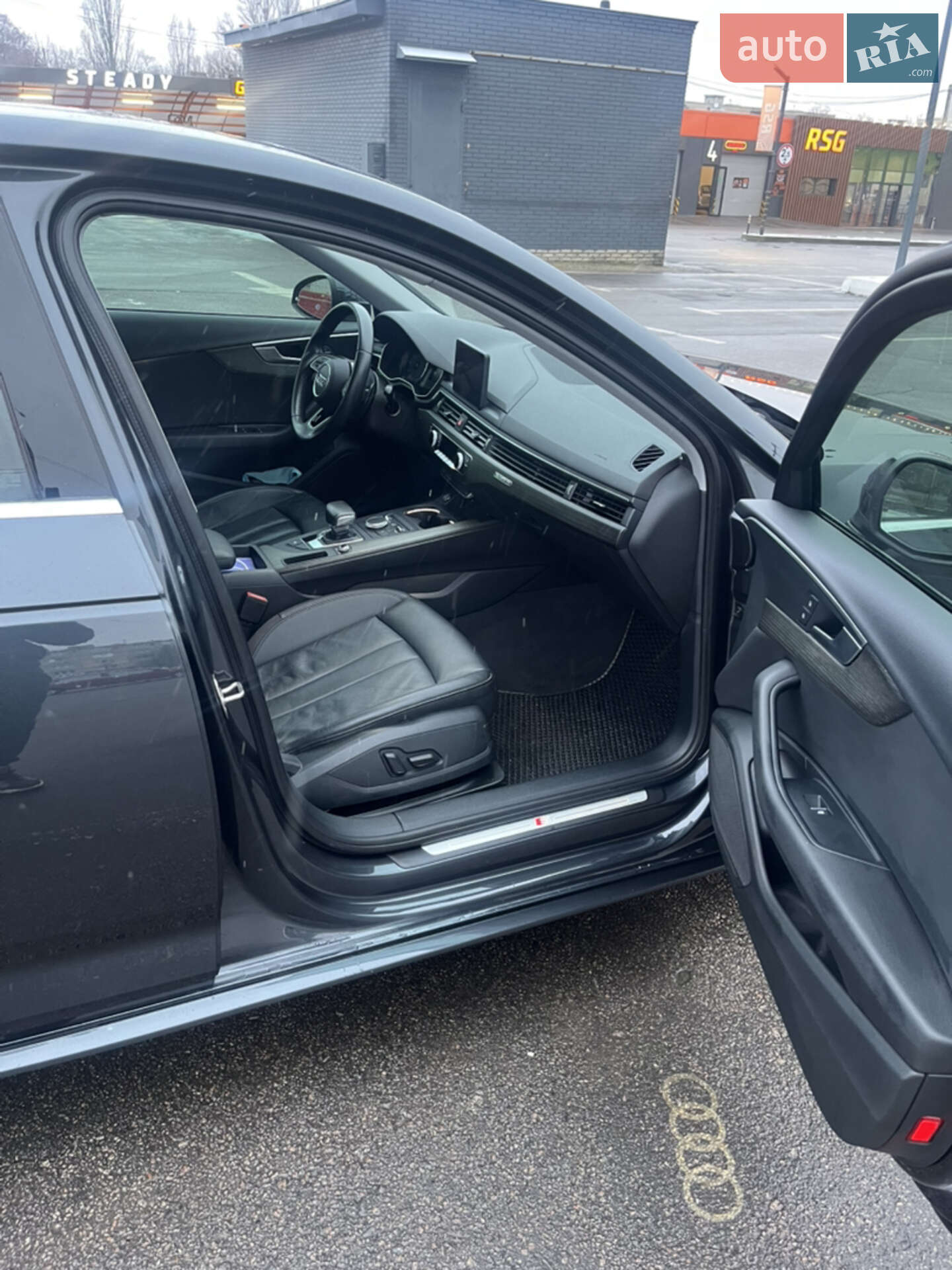 Audi A4 2018 VIN WAUDNAF48KA030893 фото оголошення 8 з 17