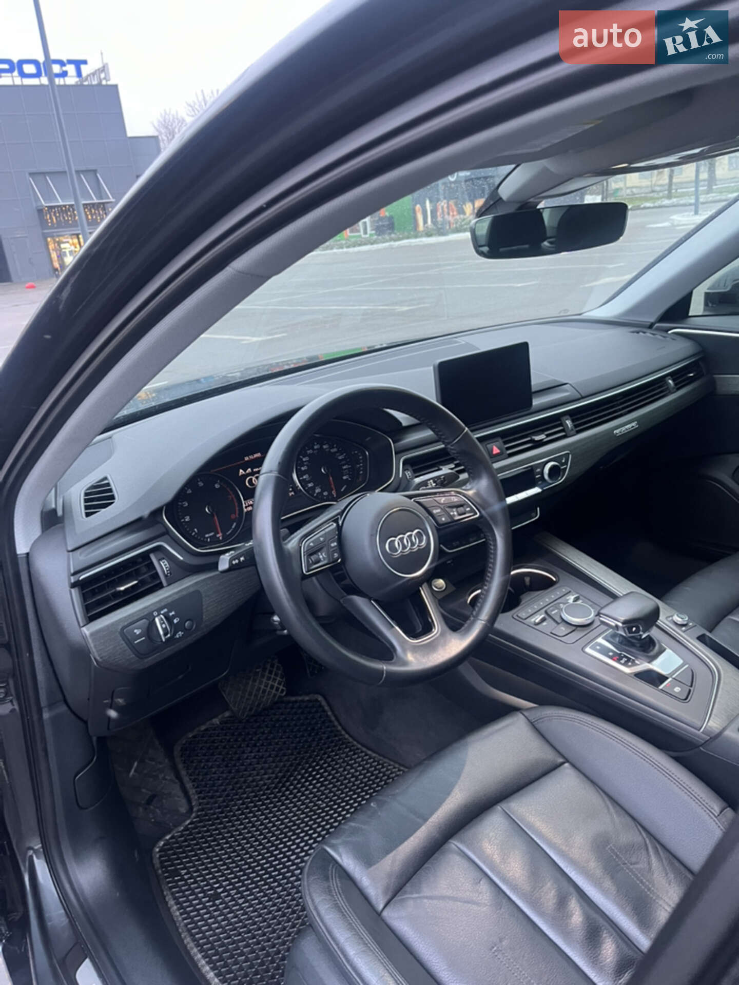 Audi A4 2018 VIN WAUDNAF48KA030893 фото оголошення 11 з 17