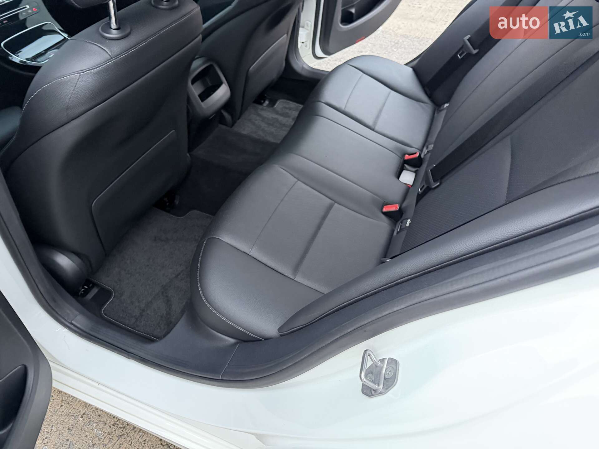 Mercedes-Benz C-Class 2017 VIN WDDWF3HB1JR338154 фото оголошення 13 з 29