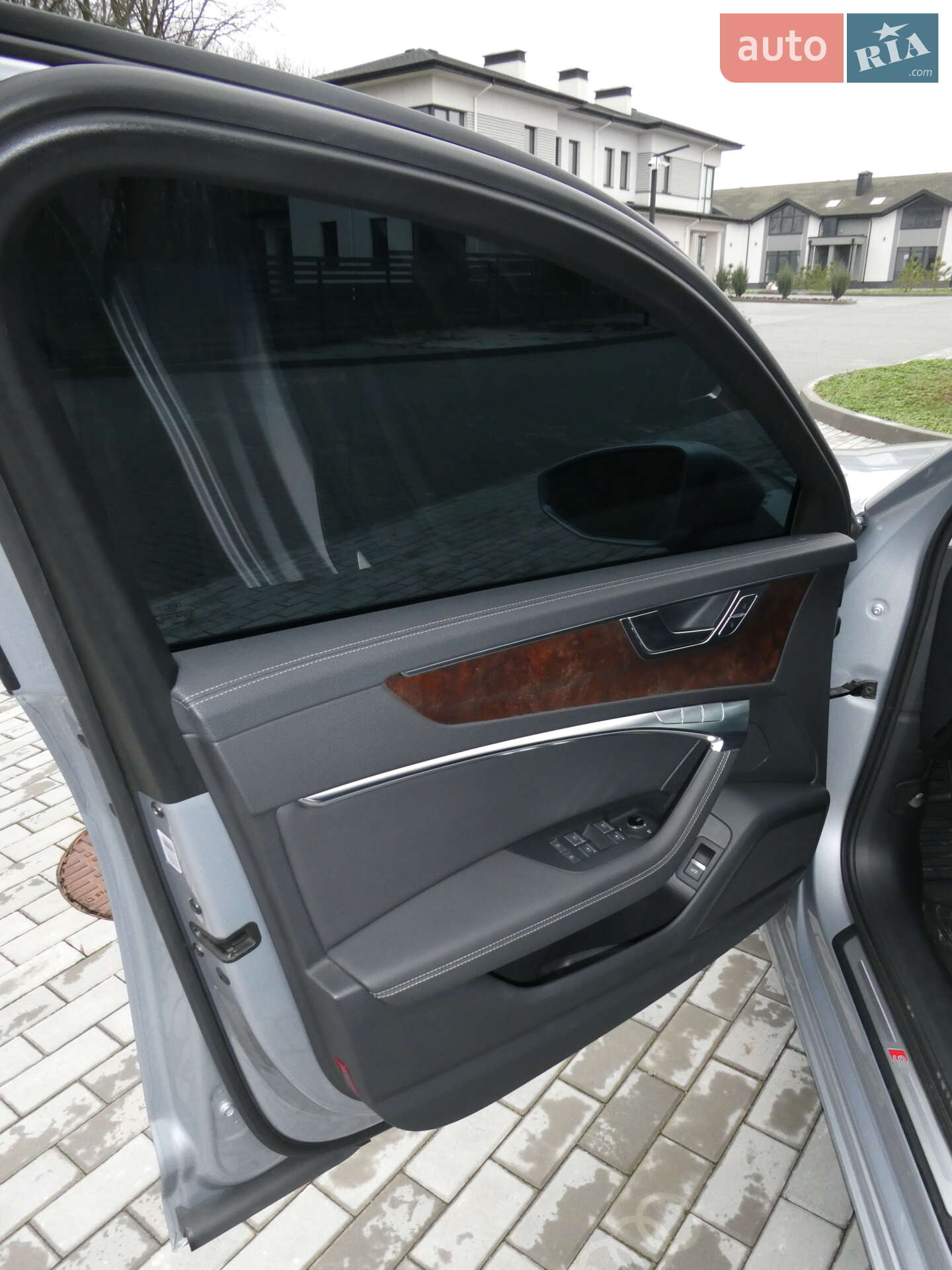 Audi A6 2019 VIN WAUL2AF26KN091218 фото оголошення 17 з 43