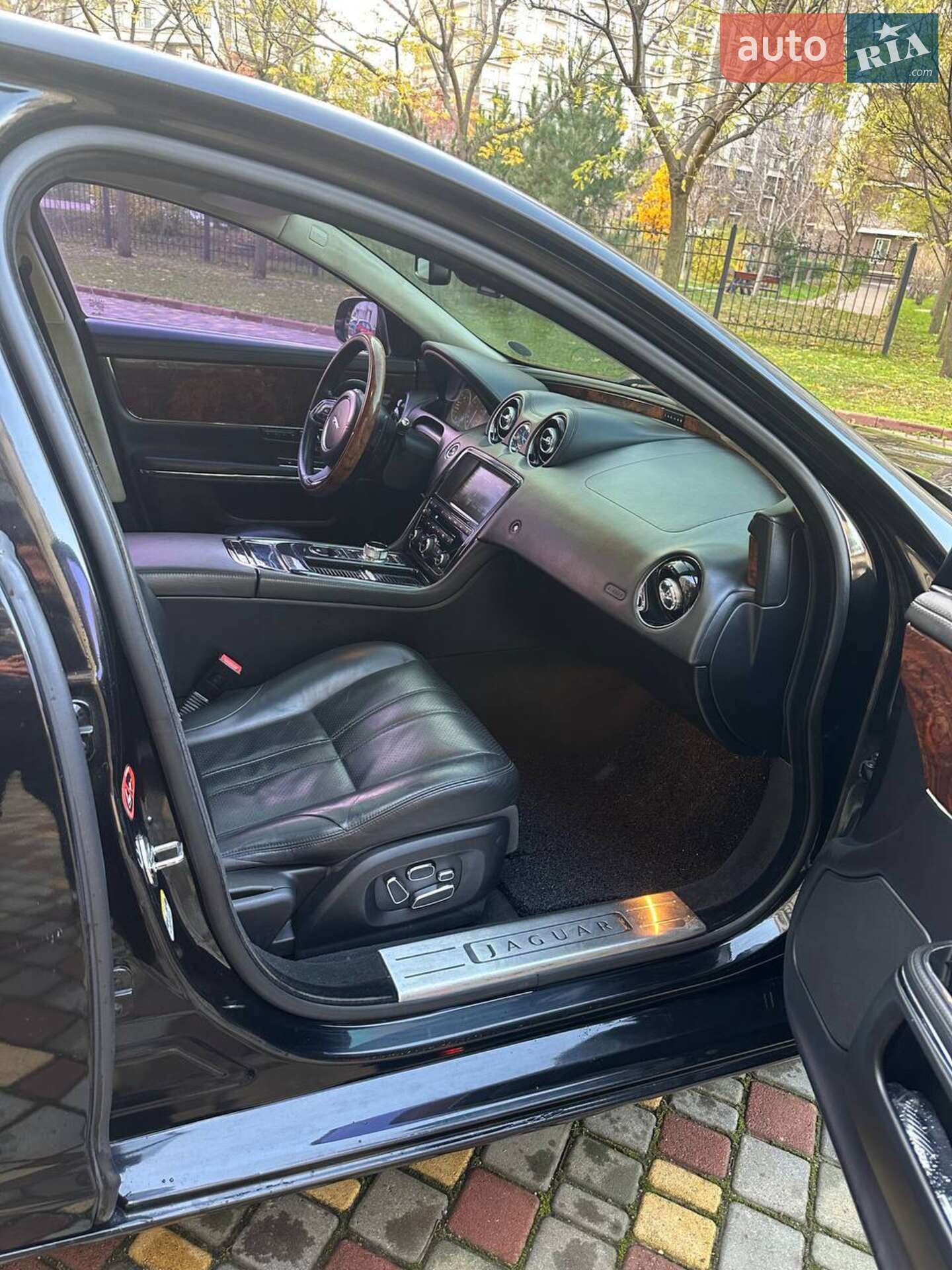 Jaguar XJ 2012 VIN SAJAA2223CNV38292 фото оголошення 8 з 13