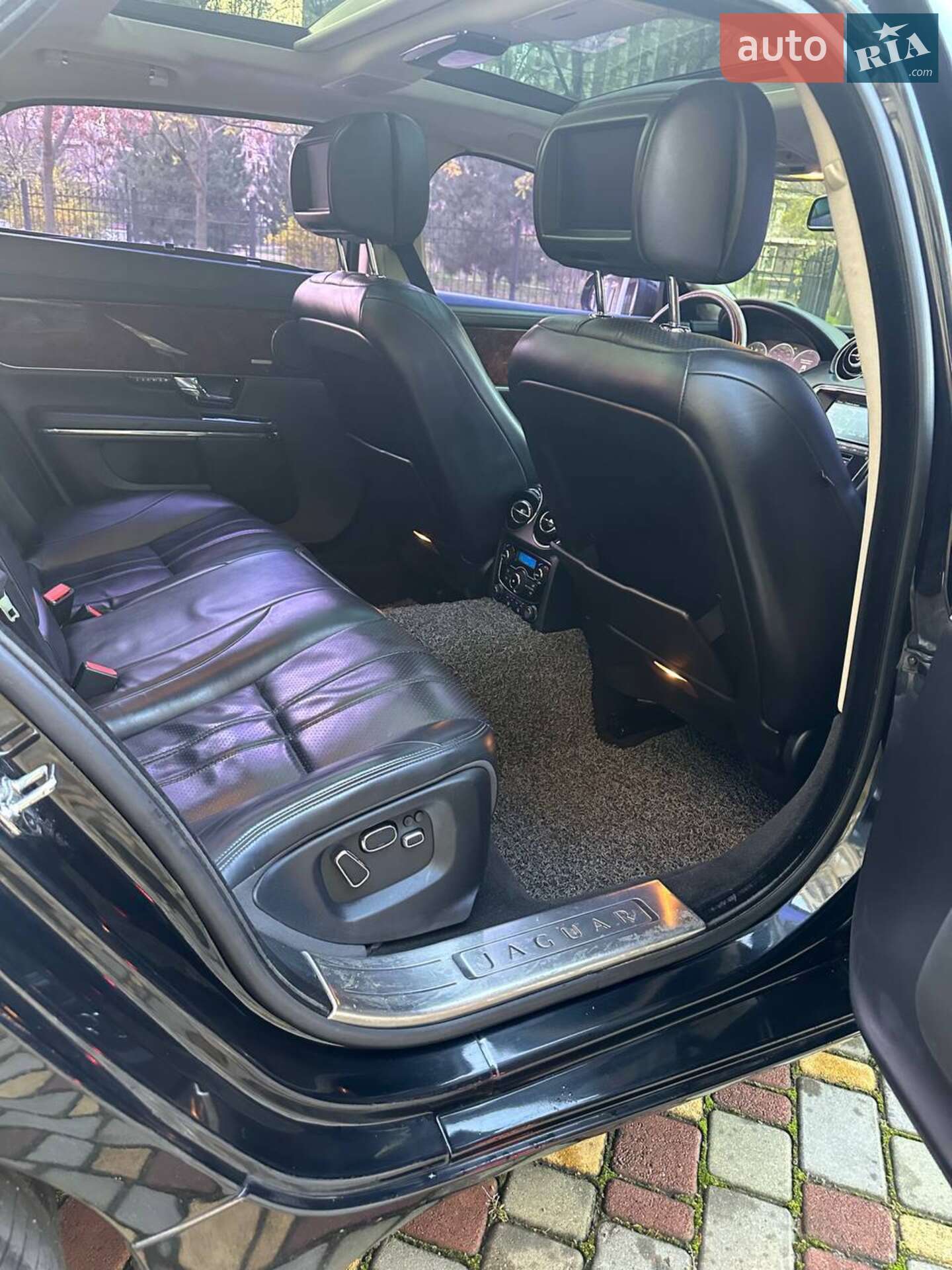 Jaguar XJ 2012 VIN SAJAA2223CNV38292 фото оголошення 9 з 13