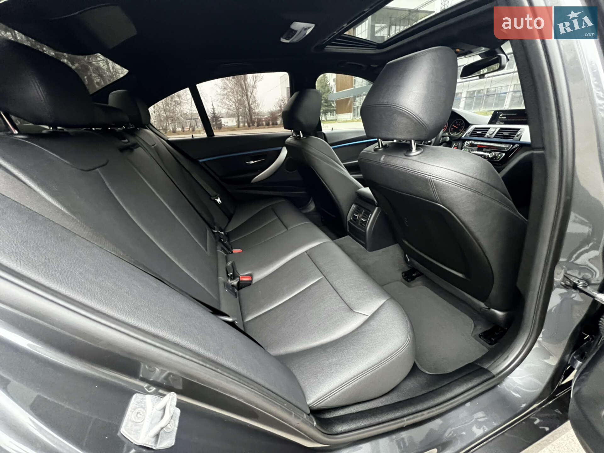 BMW 3 Series 2018 VIN WBA8F1C54JAE92929 фото оголошення 28 з 32