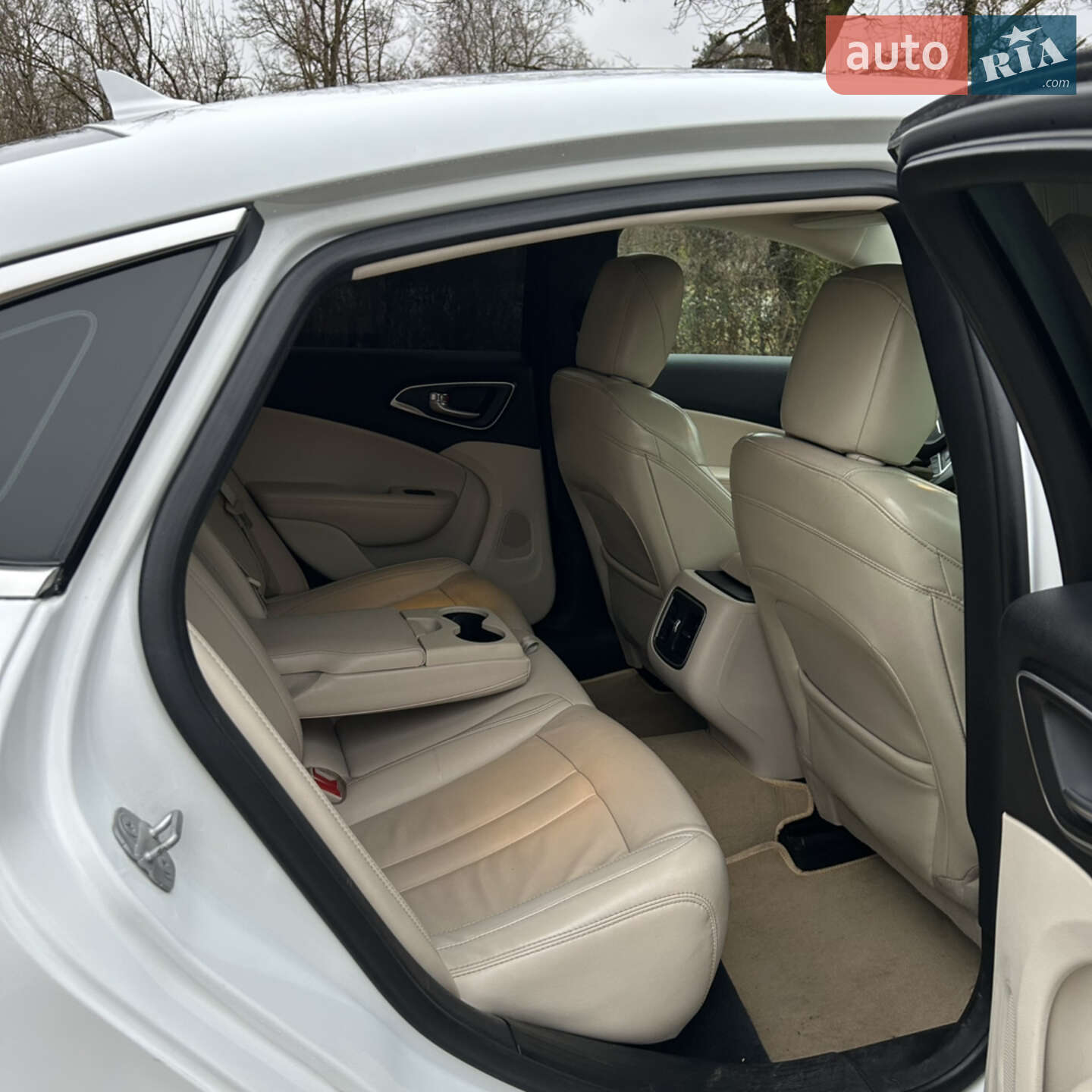 Chrysler 200 2014 VIN 1C3CCCCB7FN509392 фото оголошення 10 з 23