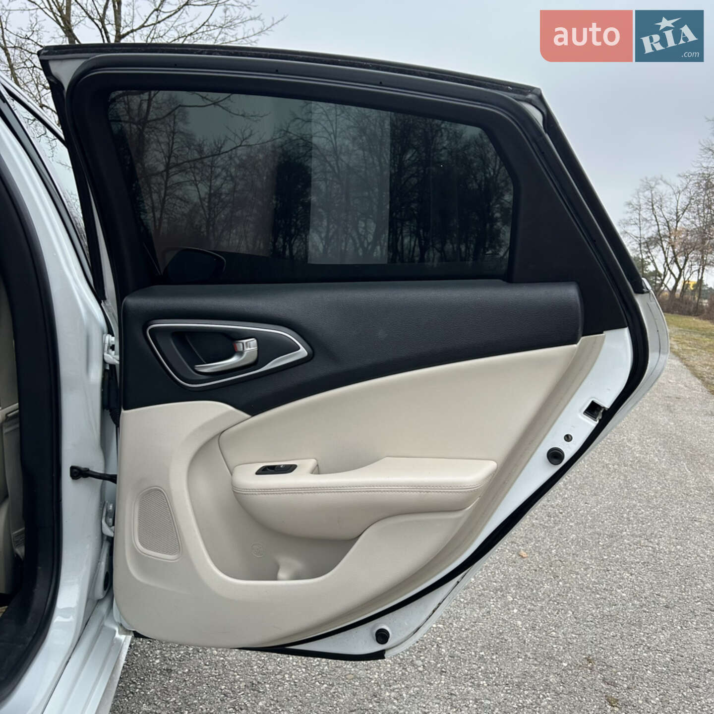 Chrysler 200 2014 VIN 1C3CCCCB7FN509392 фото оголошення 12 з 23