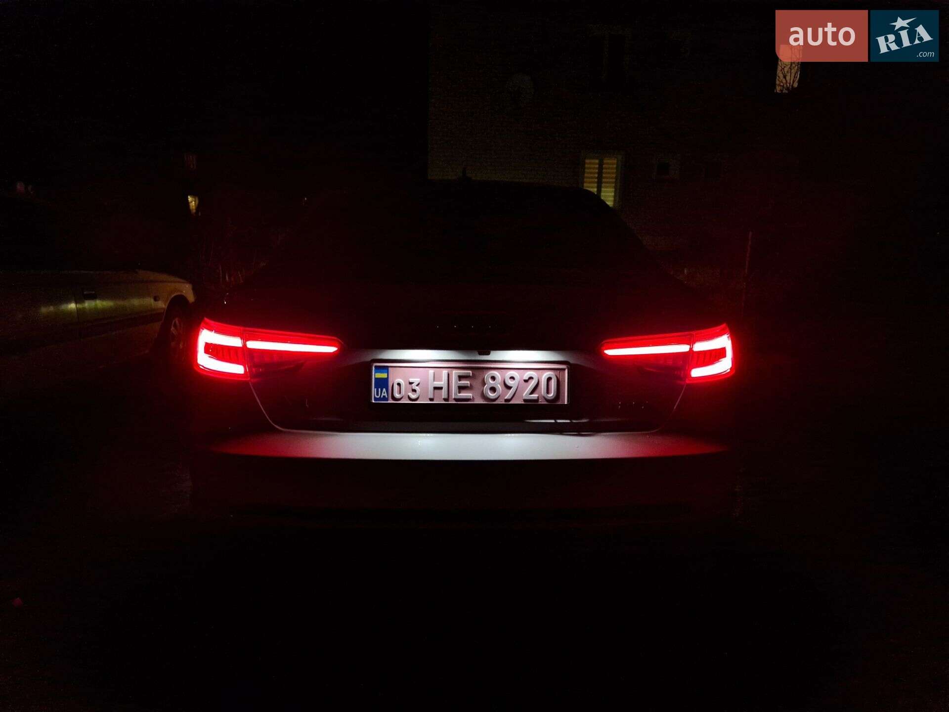 Audi A4 2017 VIN WAUFNAF43HN011808 фото оголошення 3 з 22