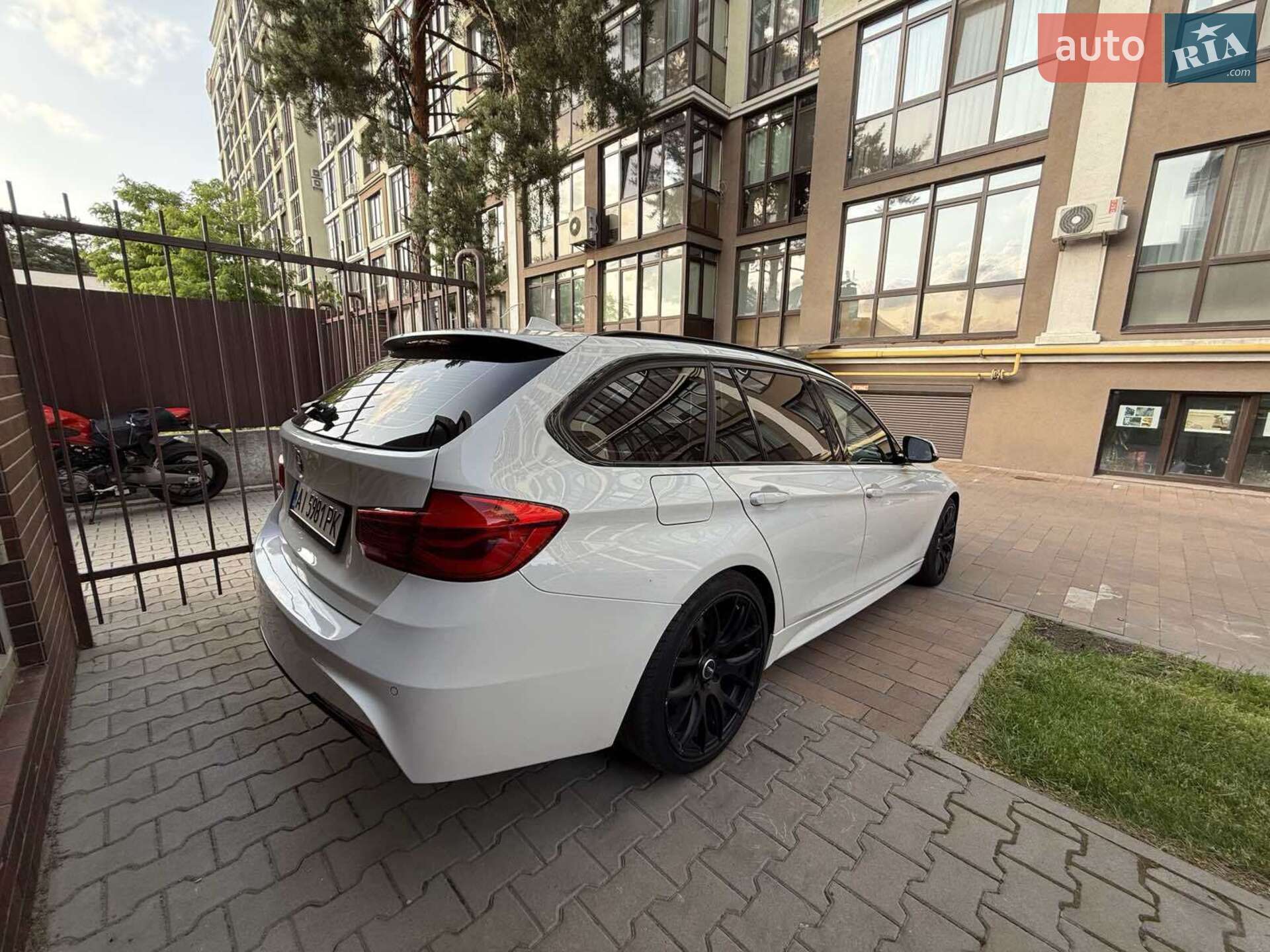 BMW 3 Series 2016 VIN WBA8J1C33HA018328 фото оголошення 9 з 12