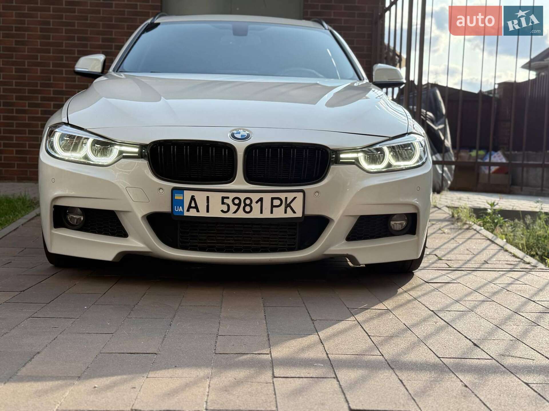 BMW 3 Series 2016 VIN WBA8J1C33HA018328 фото оголошення 2 з 12