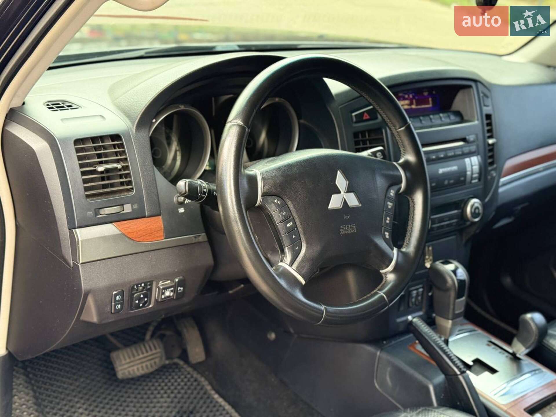 Mitsubishi Pajero 2007 VIN JMYLRV93W8J000680 фото оголошення 10 з 17