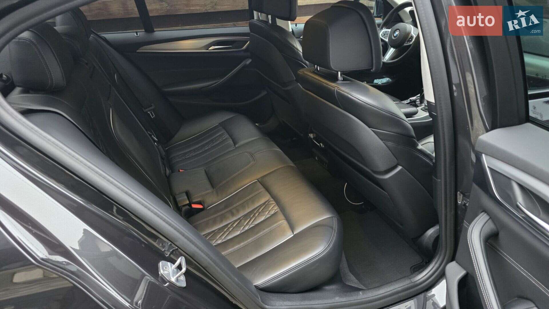 BMW 5 Series 2019 VIN WBAJD51060CD31992 фото оголошення 10 з 22