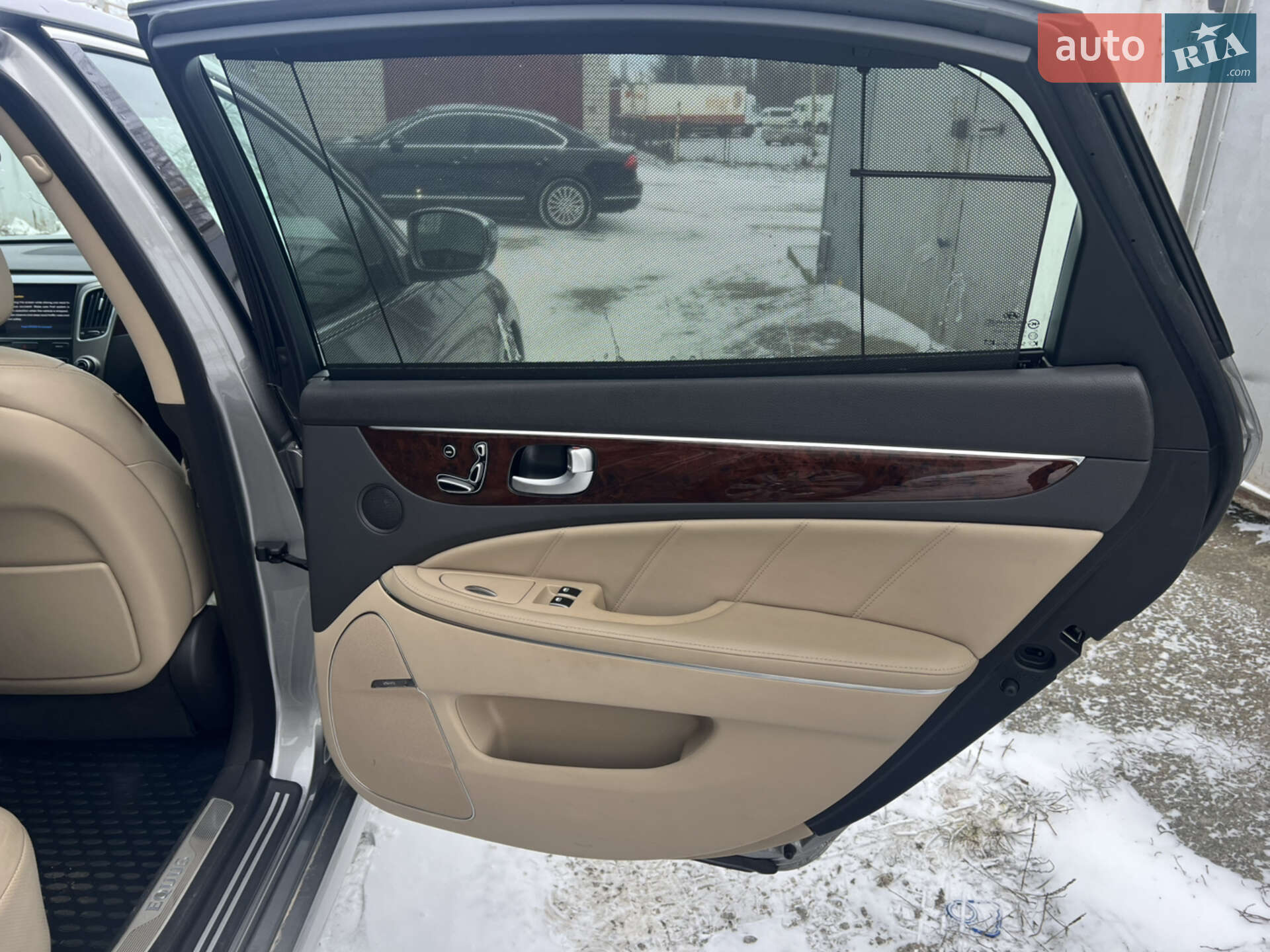 Hyundai Equus 2012 VIN KMHGH41FBDU061929 фото оголошення 12 з 20