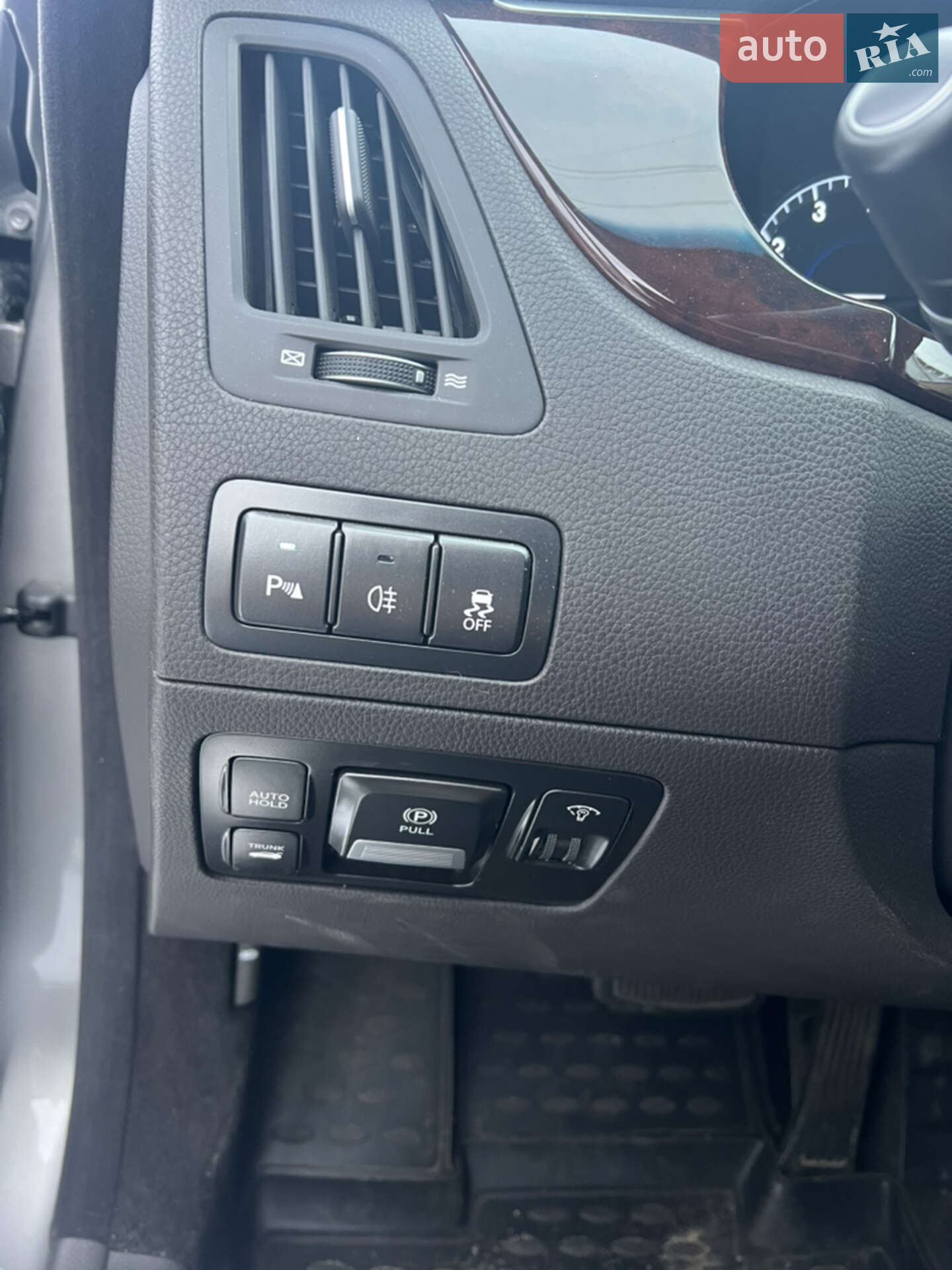 Hyundai Equus 2012 VIN KMHGH41FBDU061929 фото оголошення 18 з 20