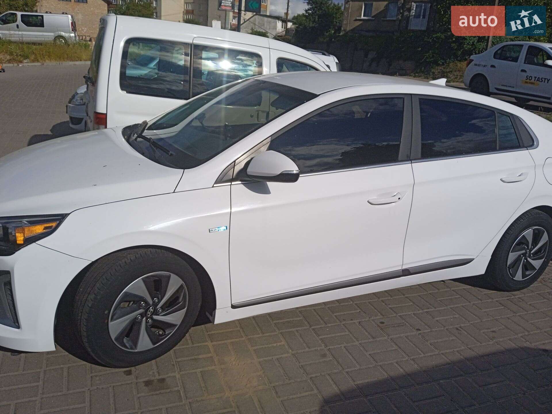 Hyundai Ioniq 2017 VIN KMHC75LC6HU024055 фото оголошення 2 з 5