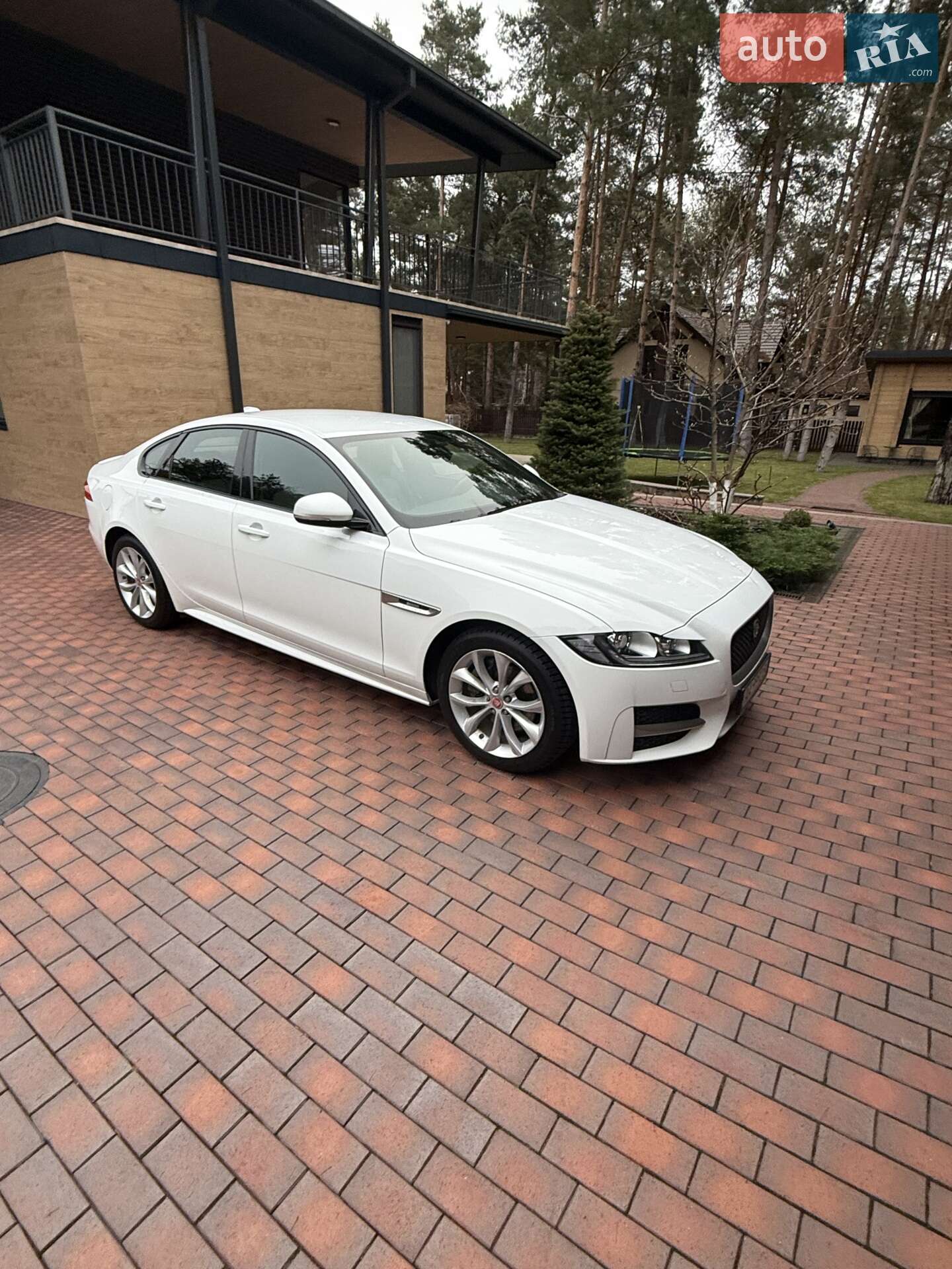 Jaguar XF 2017 VIN SAJBA4BN5JCY56093 фото оголошення 2 з 10