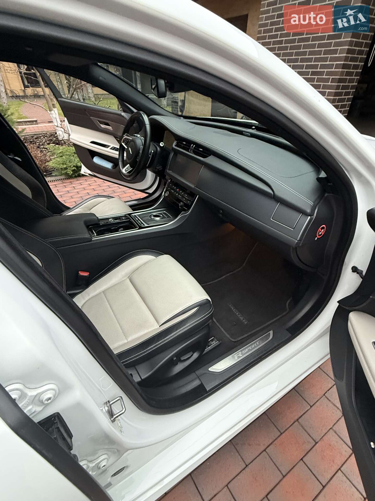 Jaguar XF 2017 VIN SAJBA4BN5JCY56093 фото оголошення 8 з 10