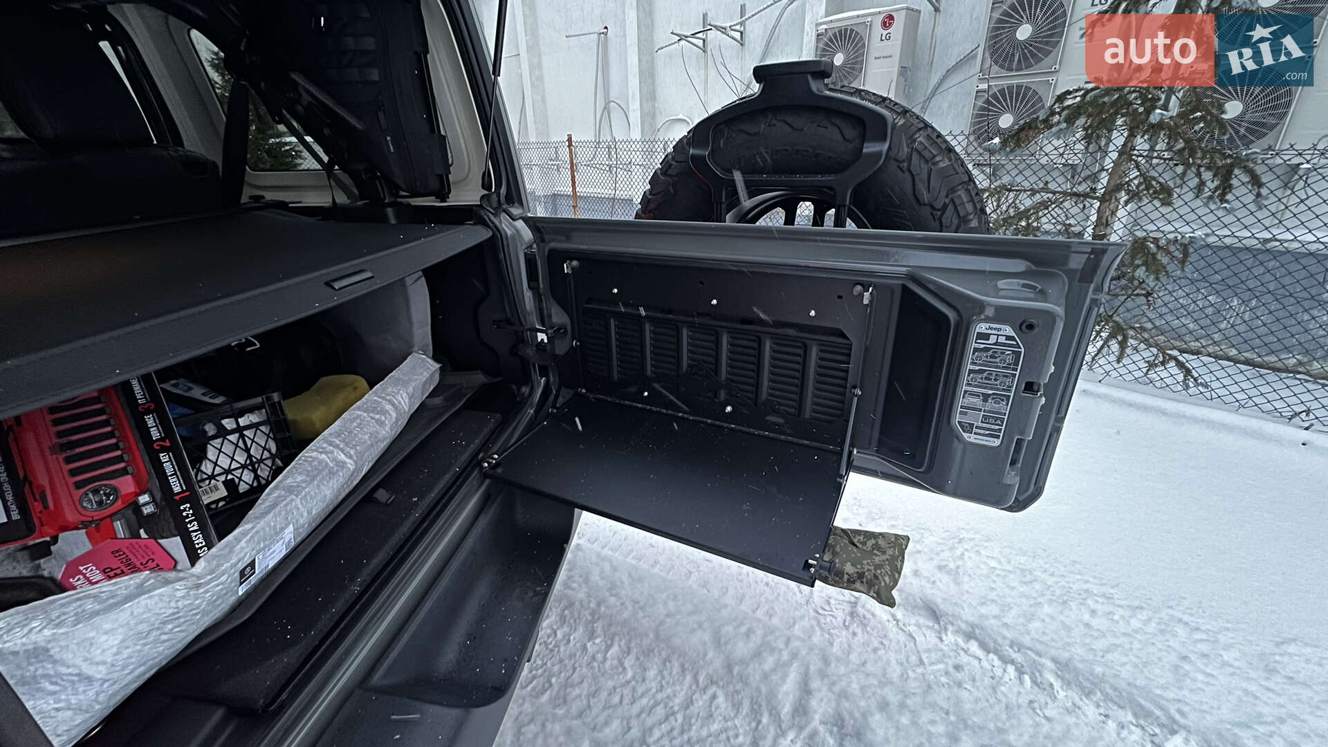 Jeep Wrangler 2018 VIN 1C4HJXDN0JW274926 фото оголошення 39 з 69