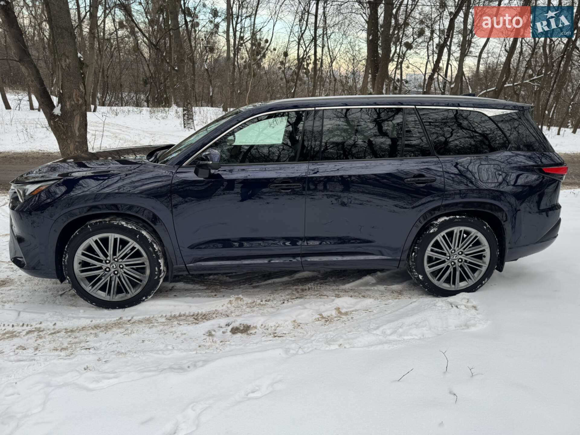 Lexus TX 2024 VIN 5TDAAAB61RS017652 фото оголошення 4 з 46