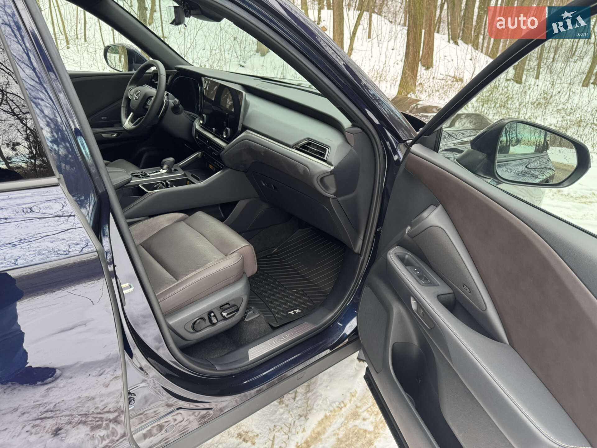 Lexus TX 2024 VIN 5TDAAAB61RS017652 фото оголошення 18 з 46