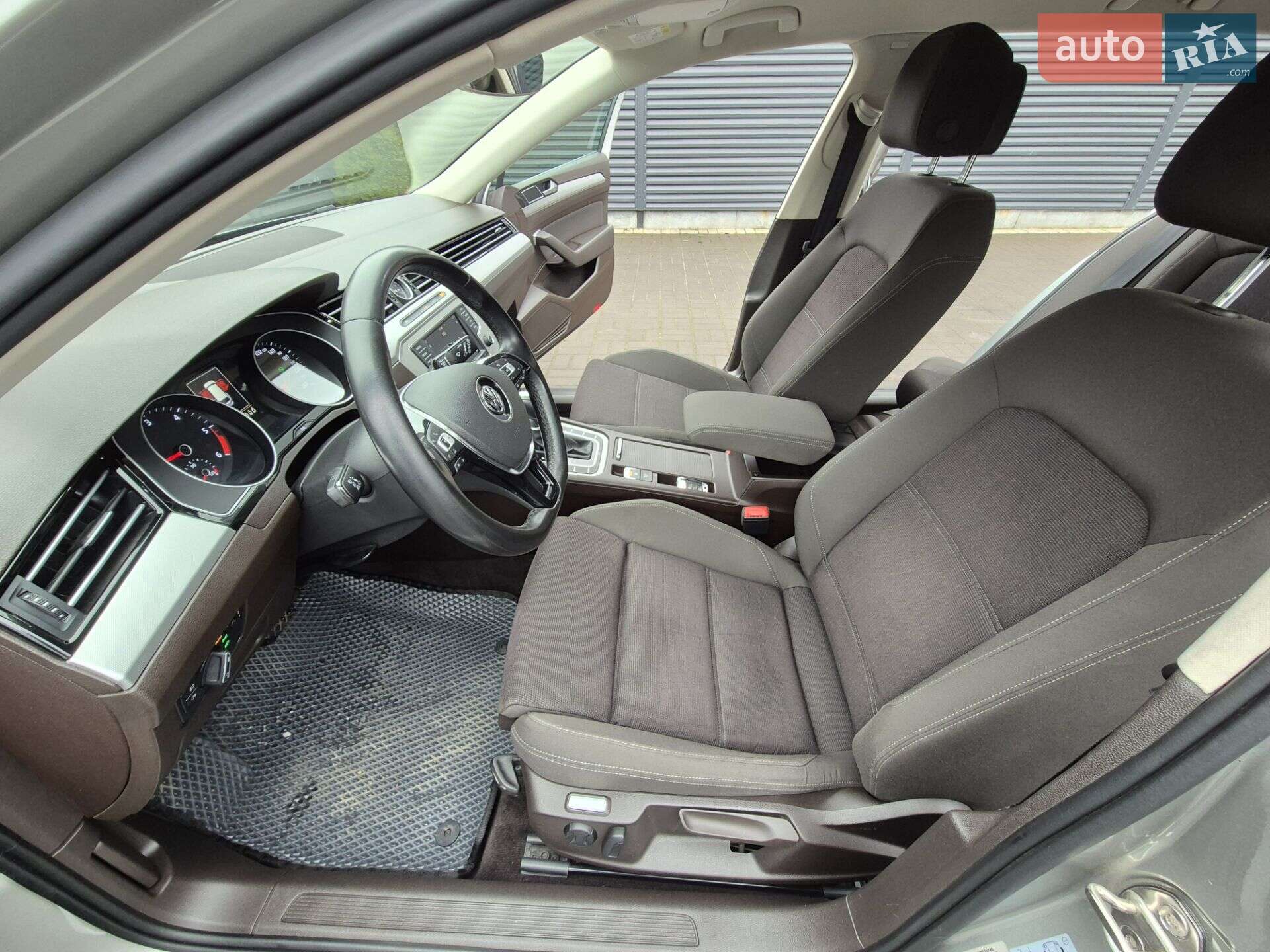 Volkswagen Passat 2015 VIN WVWZZZ3CZGE063581 фото оголошення 16 з 32