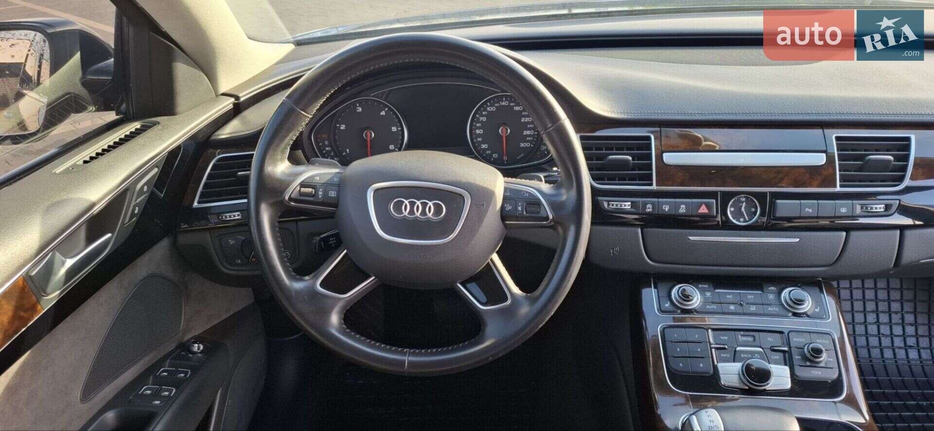 Audi A8 2017 VIN WAUZZZ4H4HN021642 фото оголошення 8 з 17