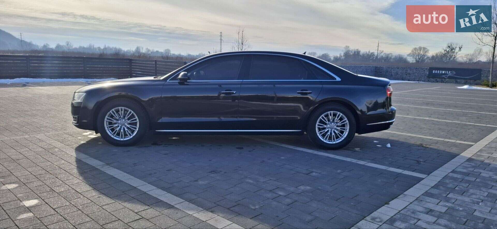 Audi A8 2017 VIN WAUZZZ4H4HN021642 фото оголошення 2 з 17