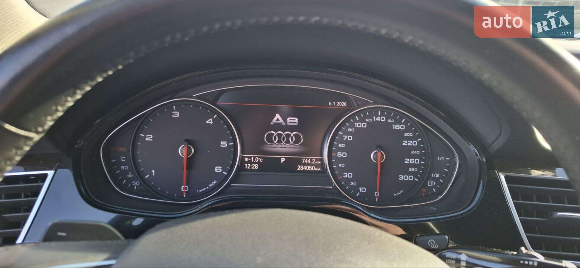Audi A8 2017 VIN WAUZZZ4H4HN021642 фото оголошення 11 з 17