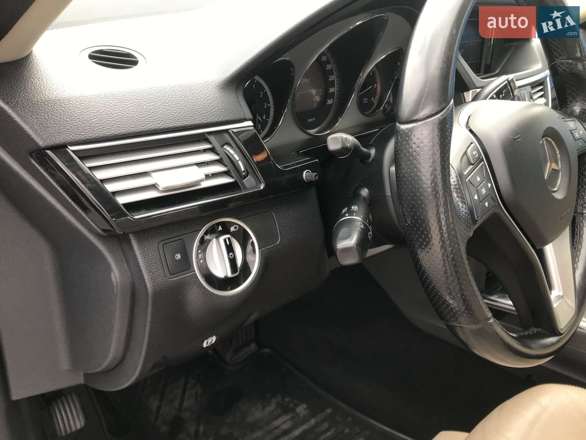 Mercedes-Benz E-Class 2010 VIN WDD2120201A287020 фото оголошення 11 з 33