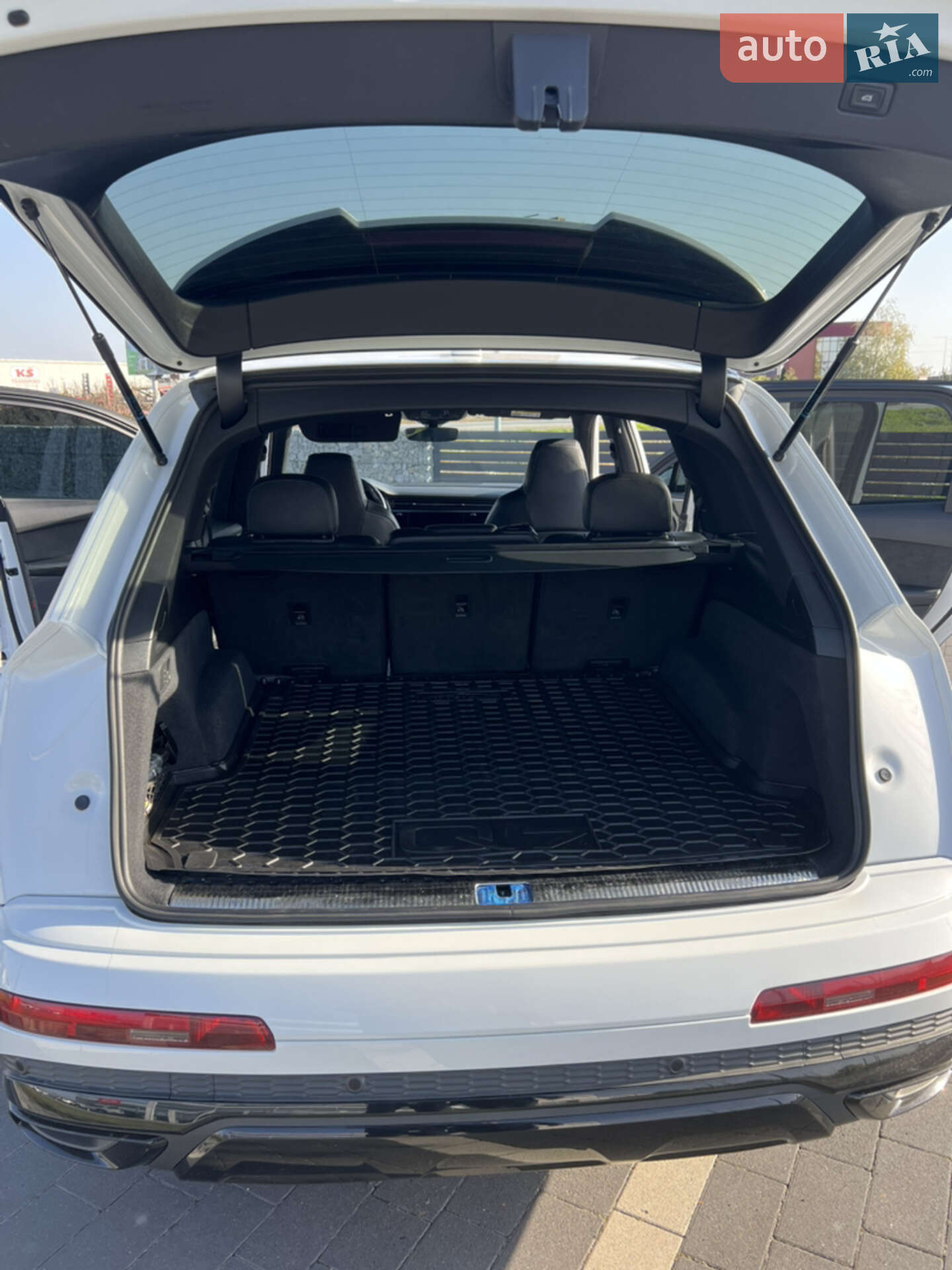 Audi Q7 2020 VIN WAUZZZ4M4LD012421 фото оголошення 28 з 33