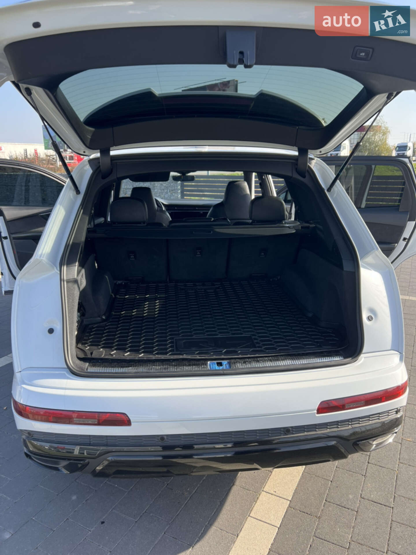 Audi Q7 2020 VIN WAUZZZ4M4LD012421 фото оголошення 29 з 33