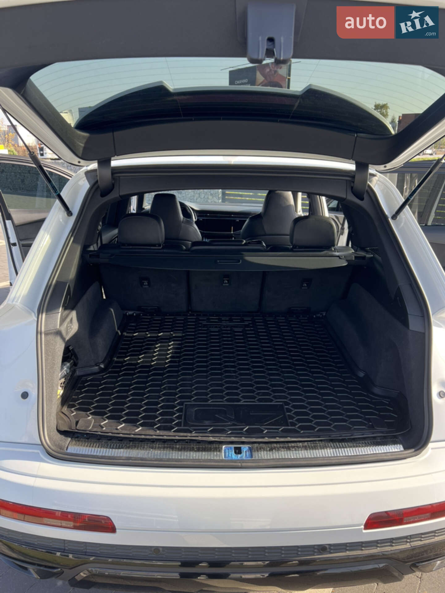 Audi Q7 2020 VIN WAUZZZ4M4LD012421 фото оголошення 30 з 33