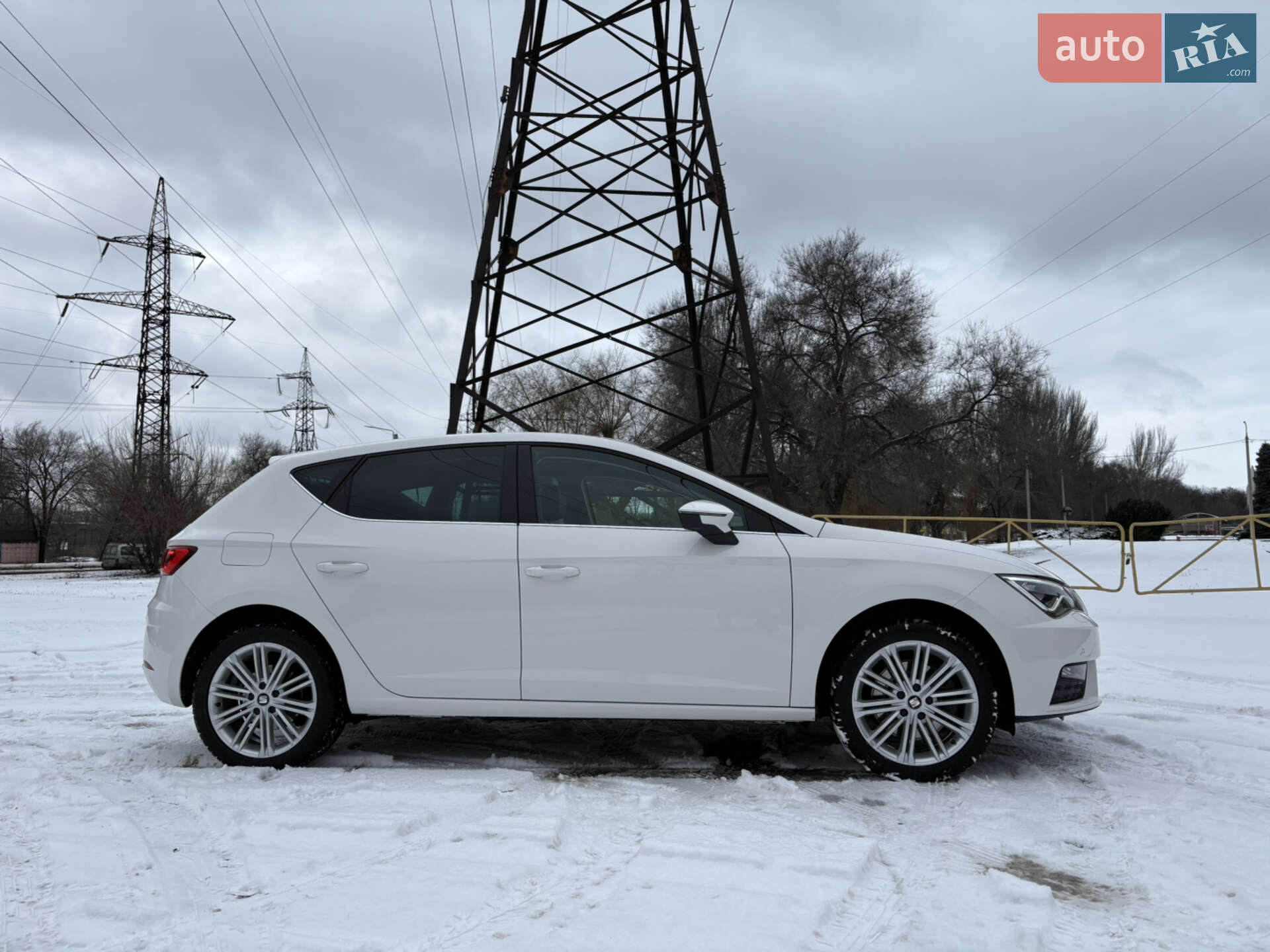 SEAT Leon 2018 VIN VSSZZZ5FZJR160830 фото оголошення 4 з 14