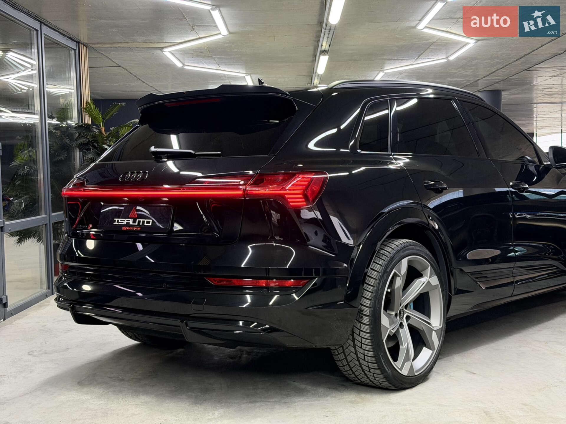 Audi e-tron S 2022 VIN WAUZZZGE1NB044259 фото оголошення 17 з 28