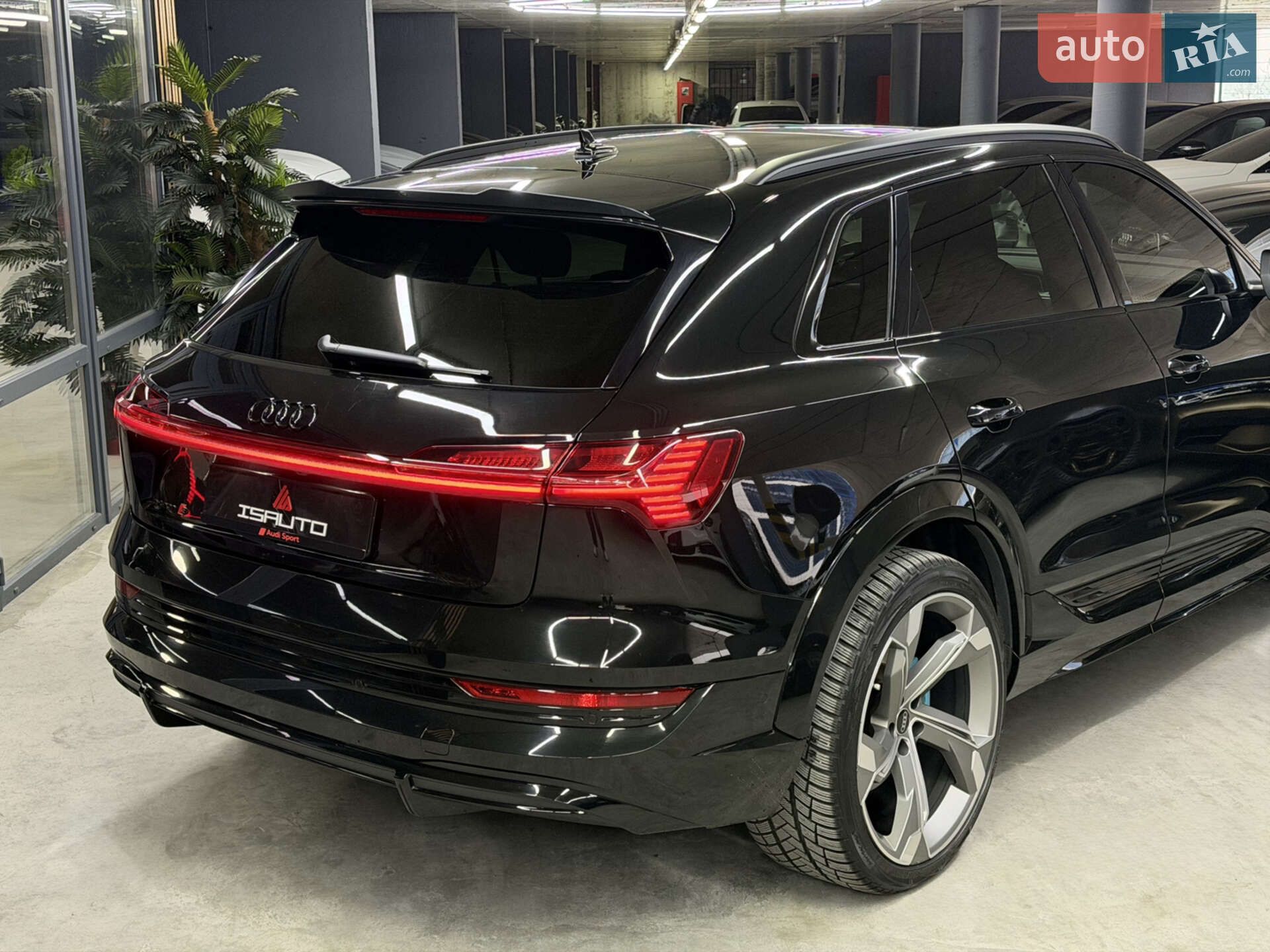 Audi e-tron S 2022 VIN WAUZZZGE1NB044259 фото оголошення 16 з 28