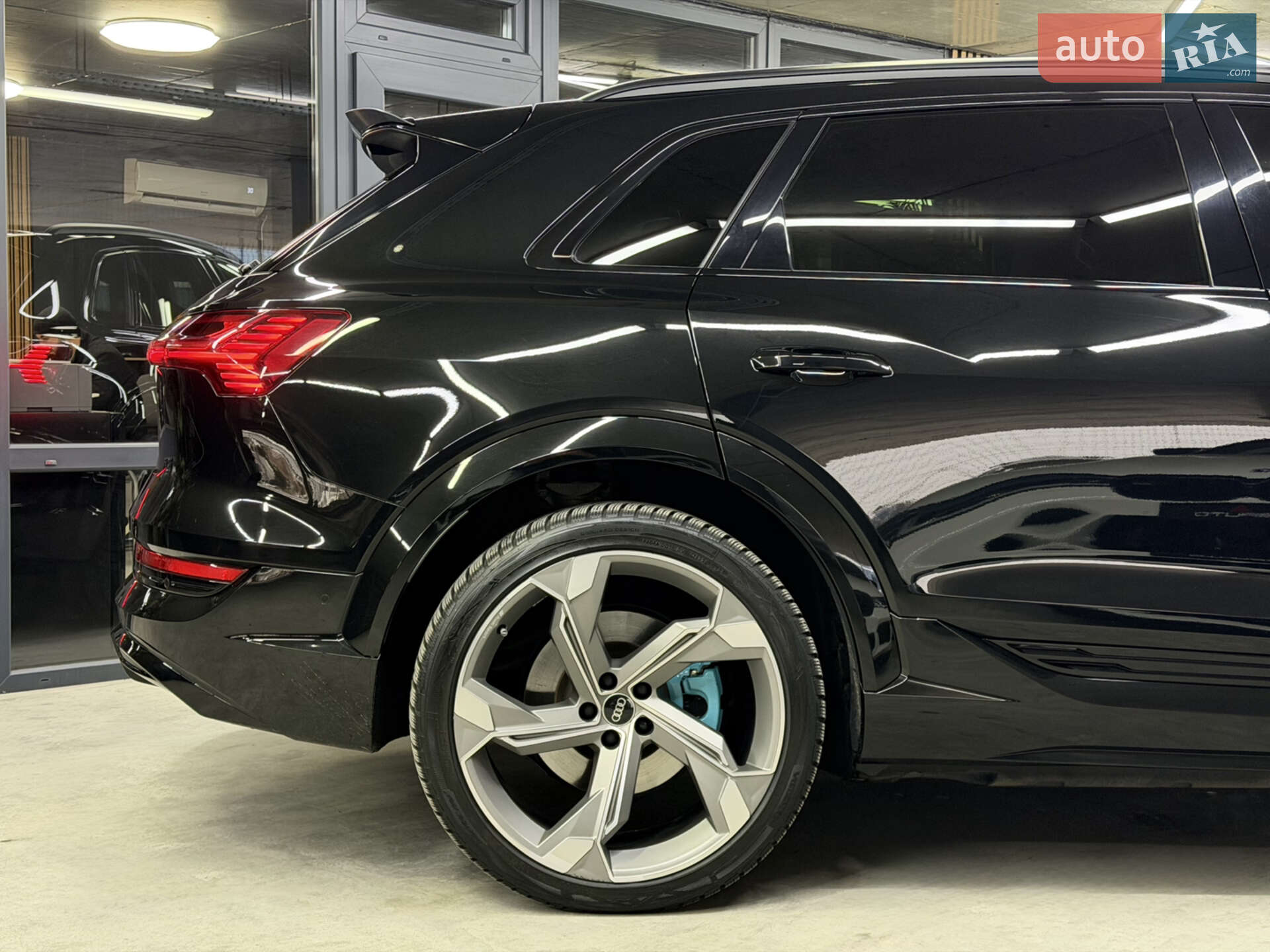 Audi e-tron S 2022 VIN WAUZZZGE1NB044259 фото оголошення 18 з 28