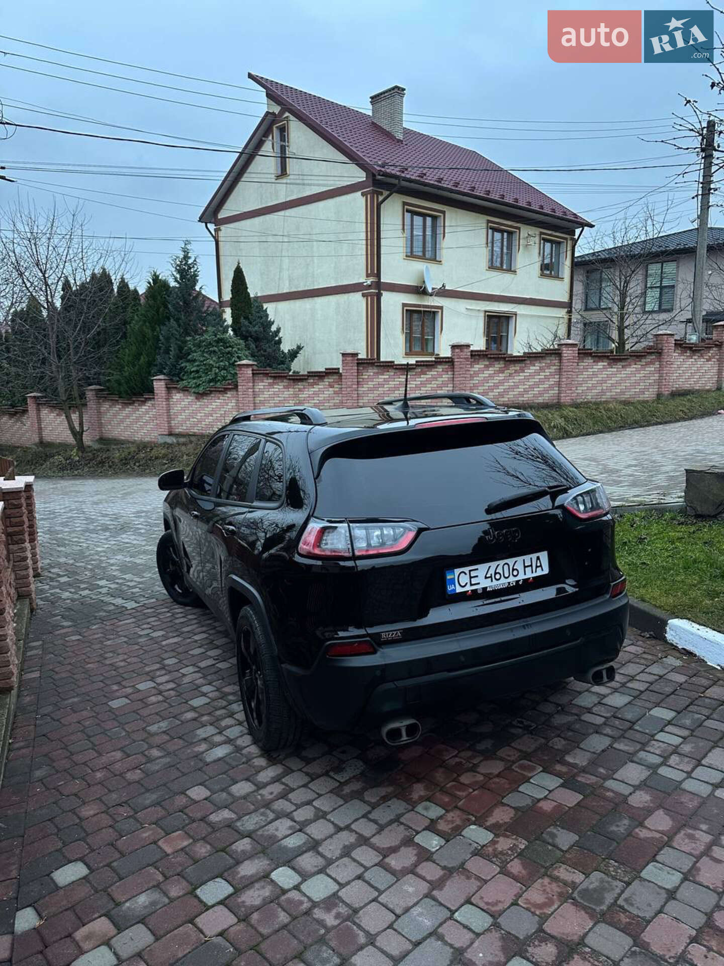 Jeep Cherokee 2019 VIN 1C4PJLLB4KD377016 фото оголошення 5 з 23