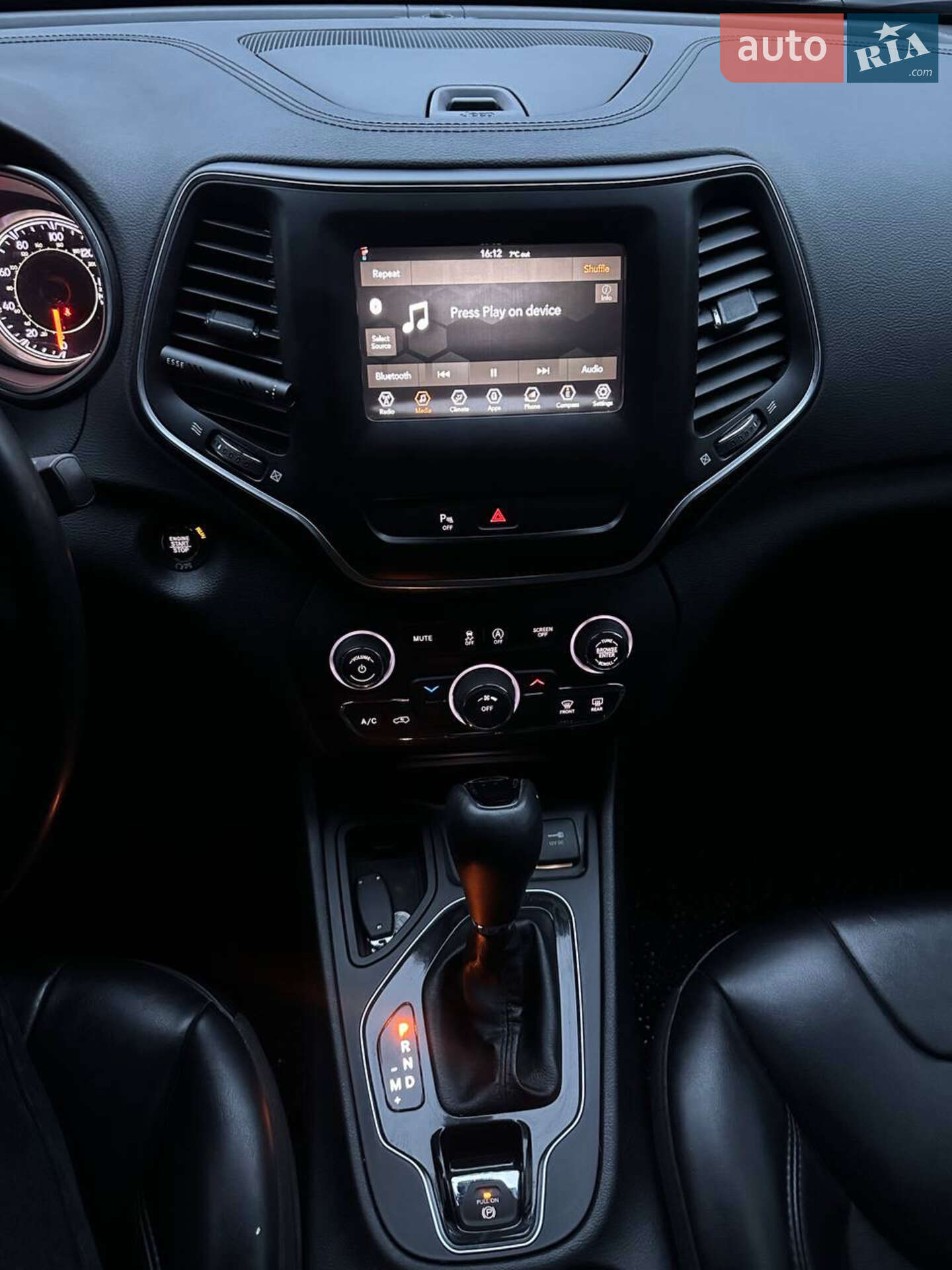 Jeep Cherokee 2019 VIN 1C4PJLLB4KD377016 фото оголошення 15 з 23