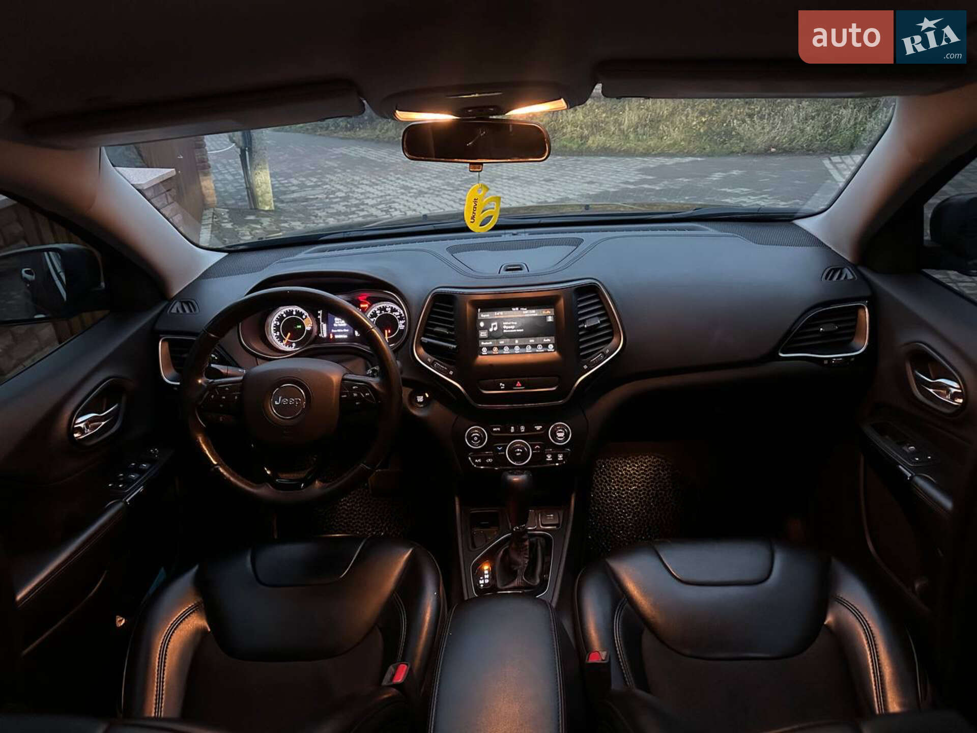 Jeep Cherokee 2019 VIN 1C4PJLLB4KD377016 фото оголошення 18 з 23