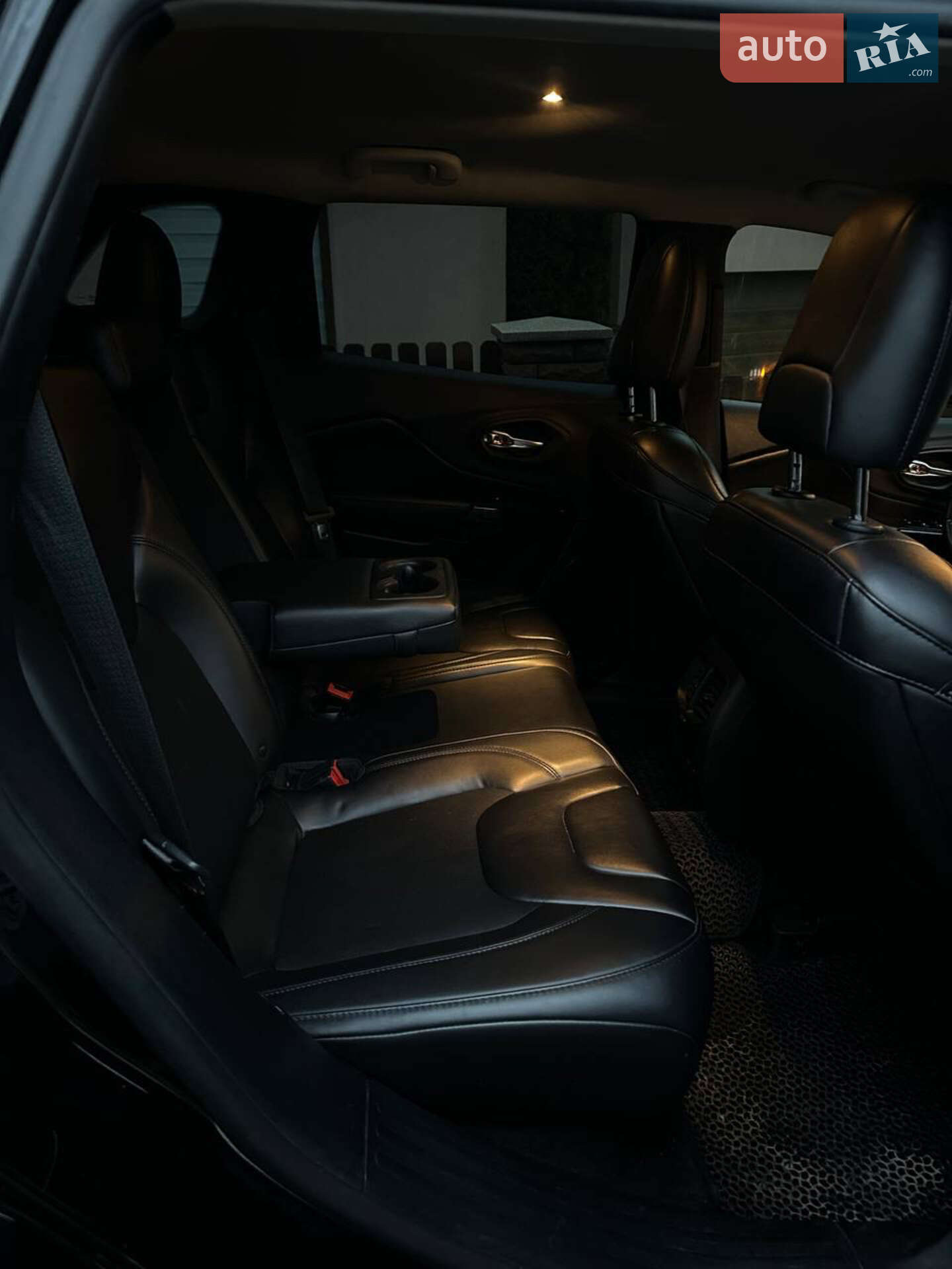 Jeep Cherokee 2019 VIN 1C4PJLLB4KD377016 фото оголошення 20 з 23