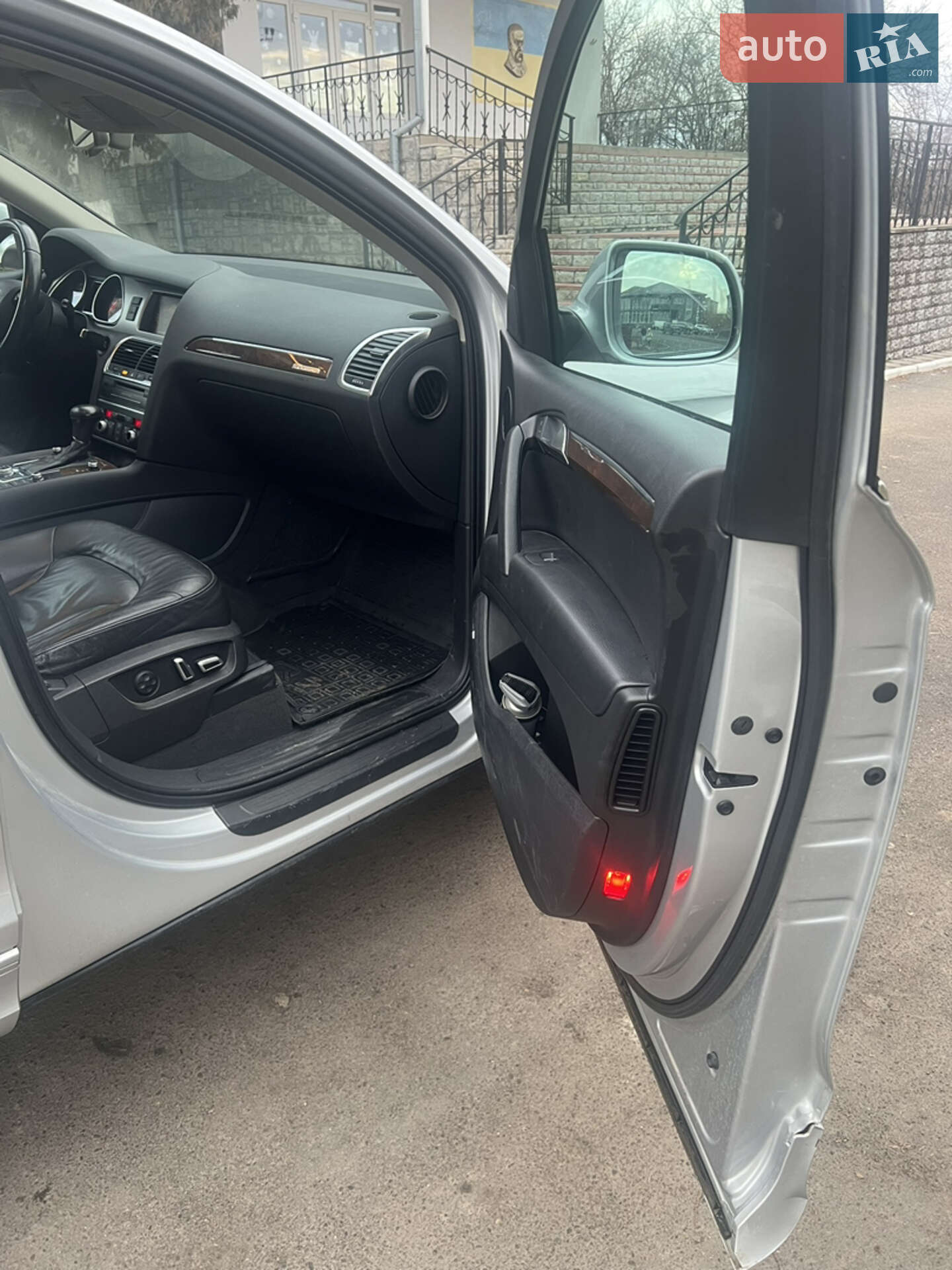 Audi Q7 2011 VIN WA1LMAFE2CD000048 фото оголошення 8 з 17