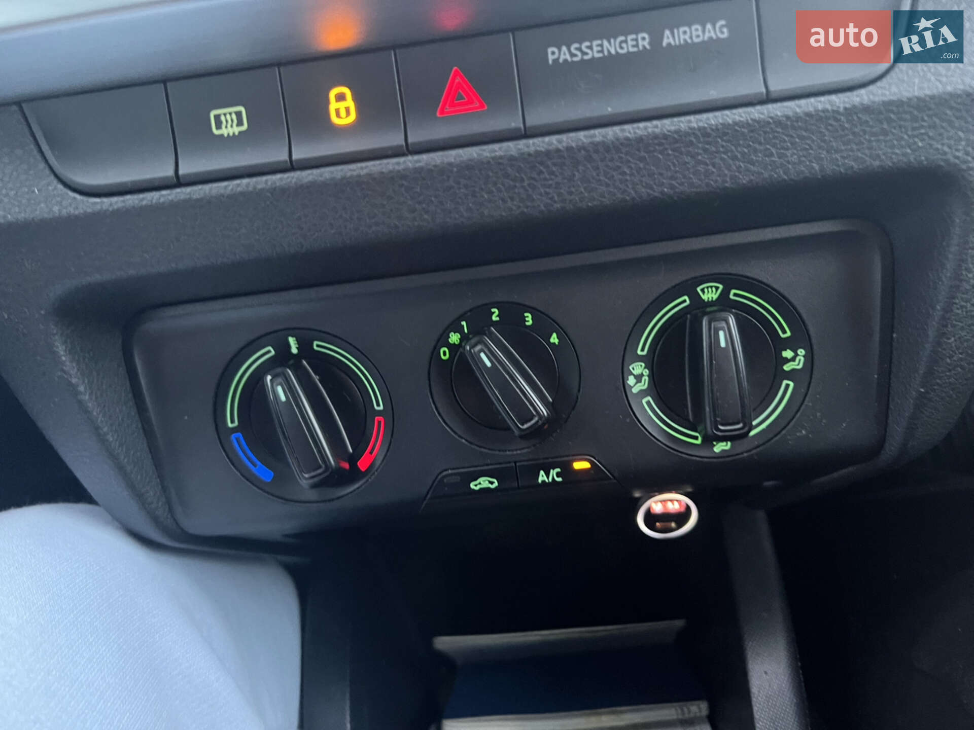 Skoda Fabia 2016 VIN TMBJJ6NJ0HZ095415 фото оголошення 7 з 9