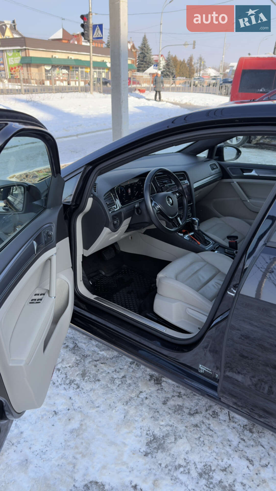 Volkswagen Golf 2018 VIN WVWZZZAUZJ8910418 фото оголошення 12 з 28