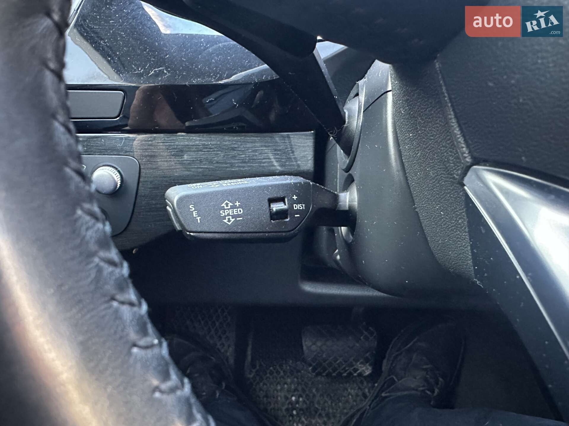 Audi Q7 2017 VIN WA1VAAF70HD052949 фото оголошення 6 з 39
