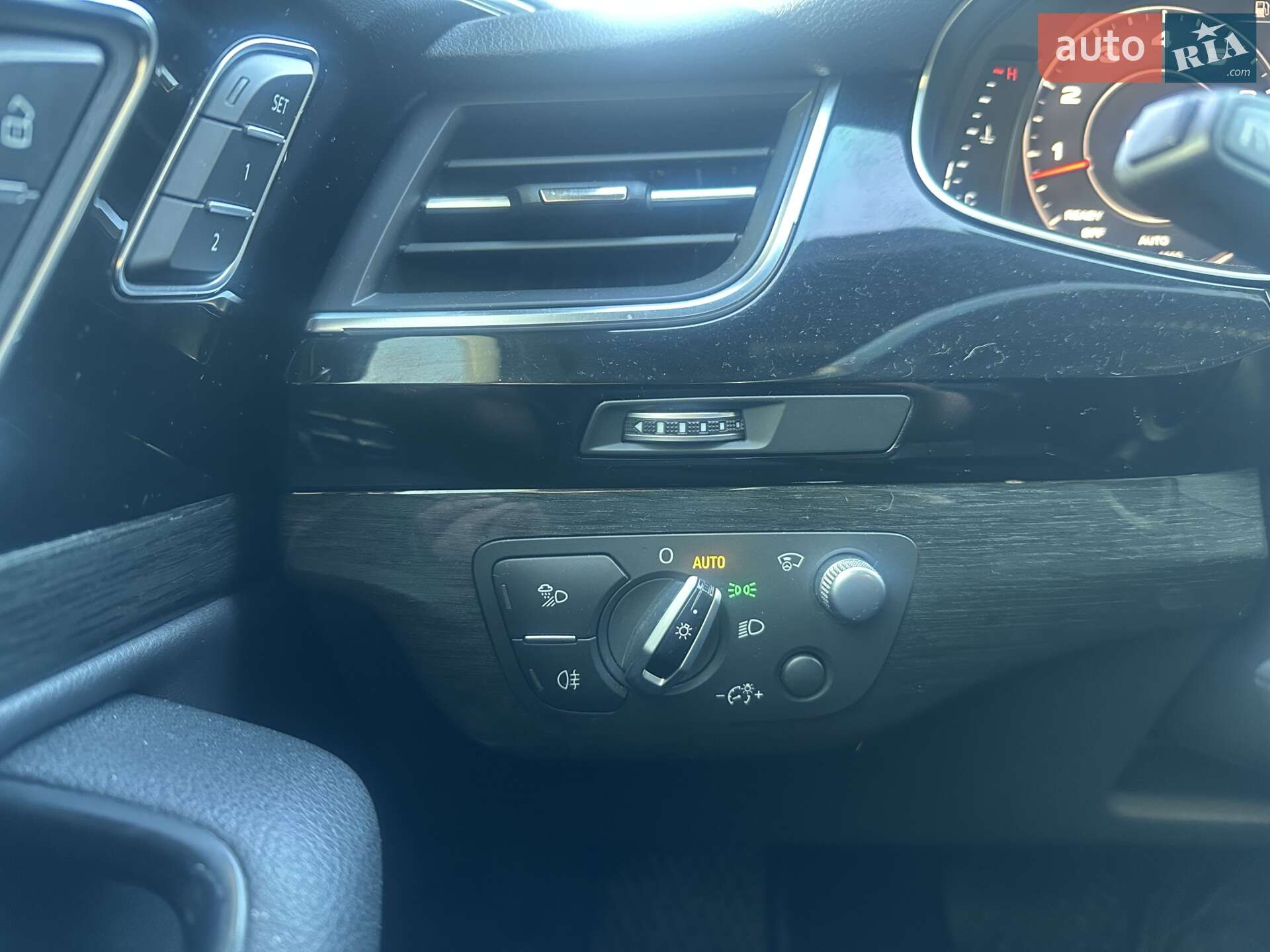 Audi Q7 2017 VIN WA1VAAF70HD052949 фото оголошення 21 з 39